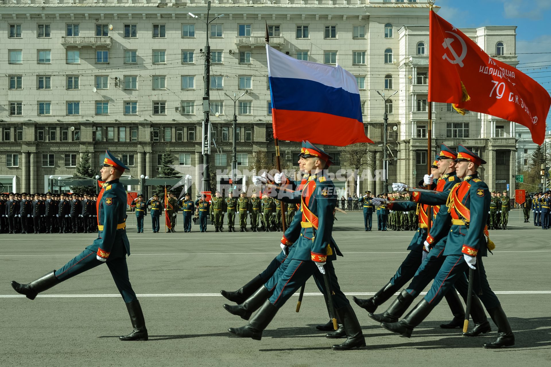 Челябинск. Знаменная группа во время генеральной репетиции парада, посвященного 76-й годовщине Победы в Великой Отечественной войне.