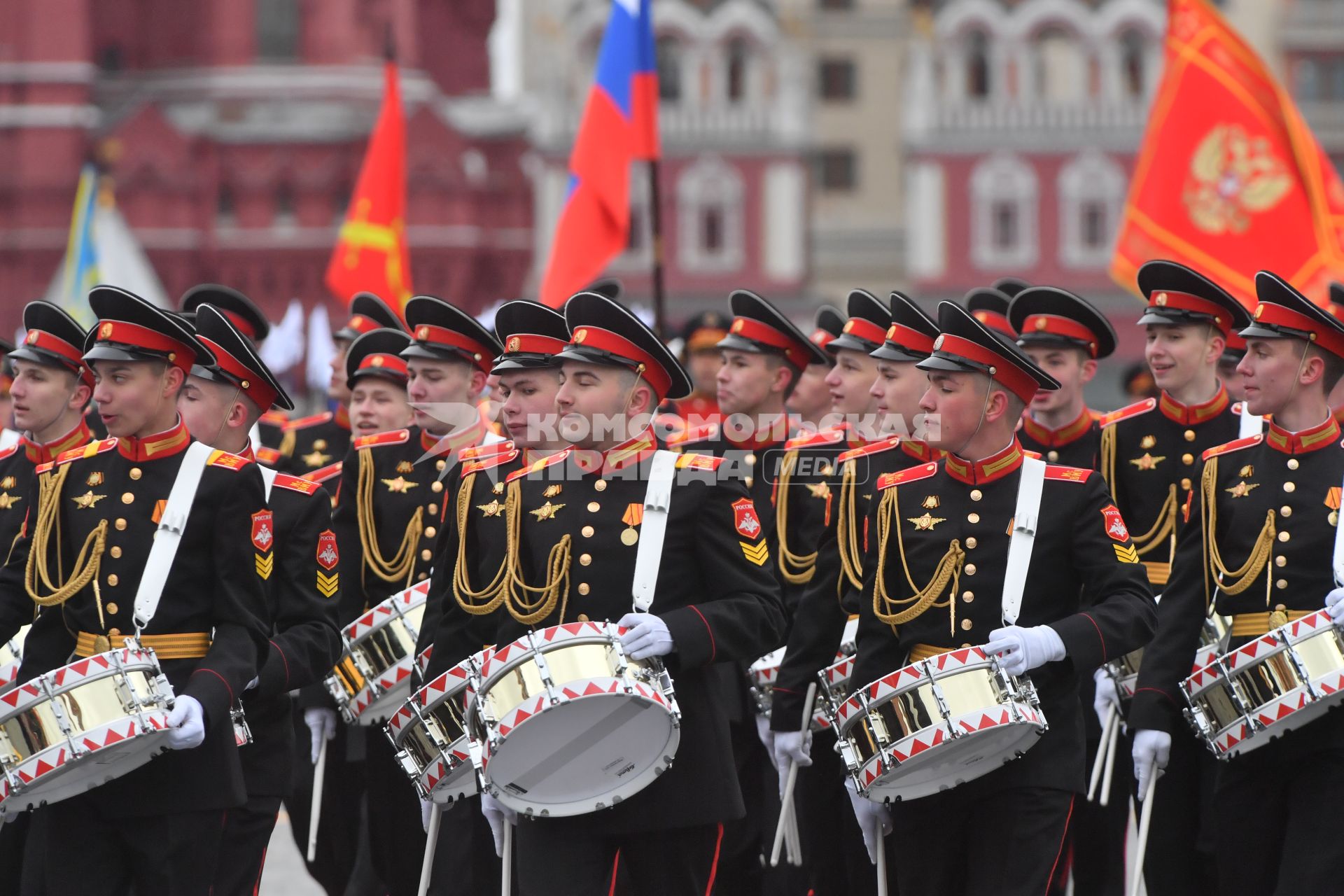 Москва. Воспитанники Московского военно-музыкального училища имени В. М. Халилова во время военного парада, посвященного 76-й годовщине Победы в Великой Отечественной войне.