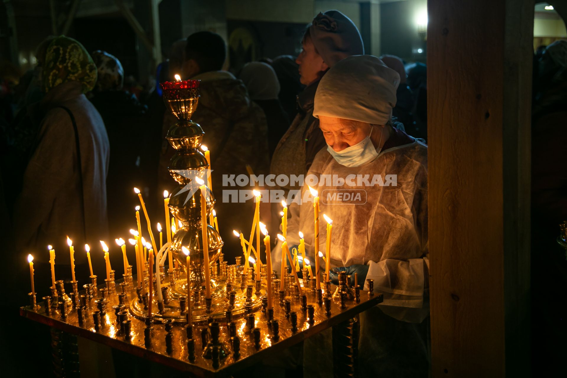 Красноярск. Пасхальная заутреня в Храме Рождества Христова.