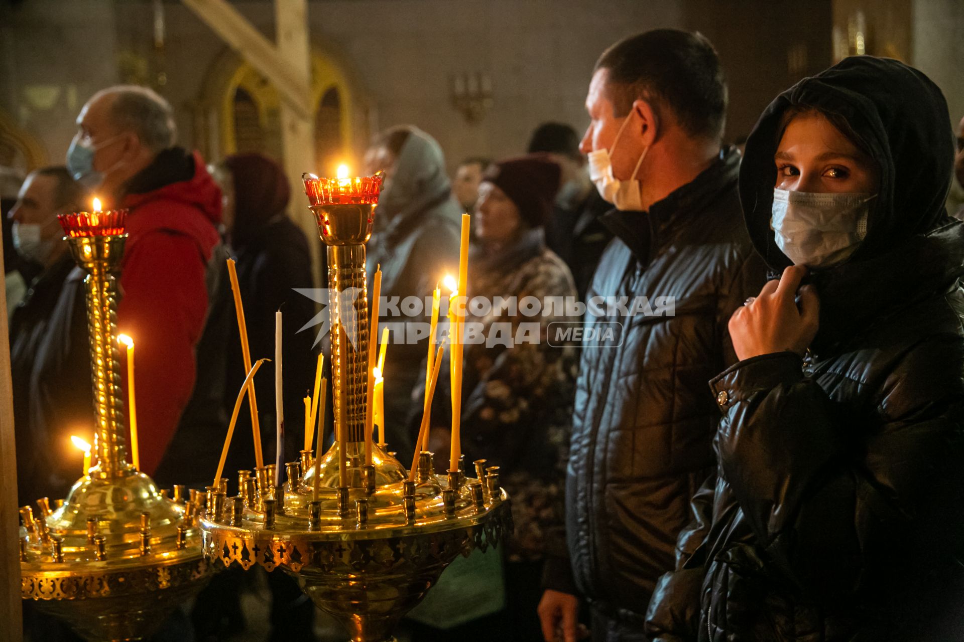 Красноярск. Пасхальная заутреня в Храме Рождества Христова.