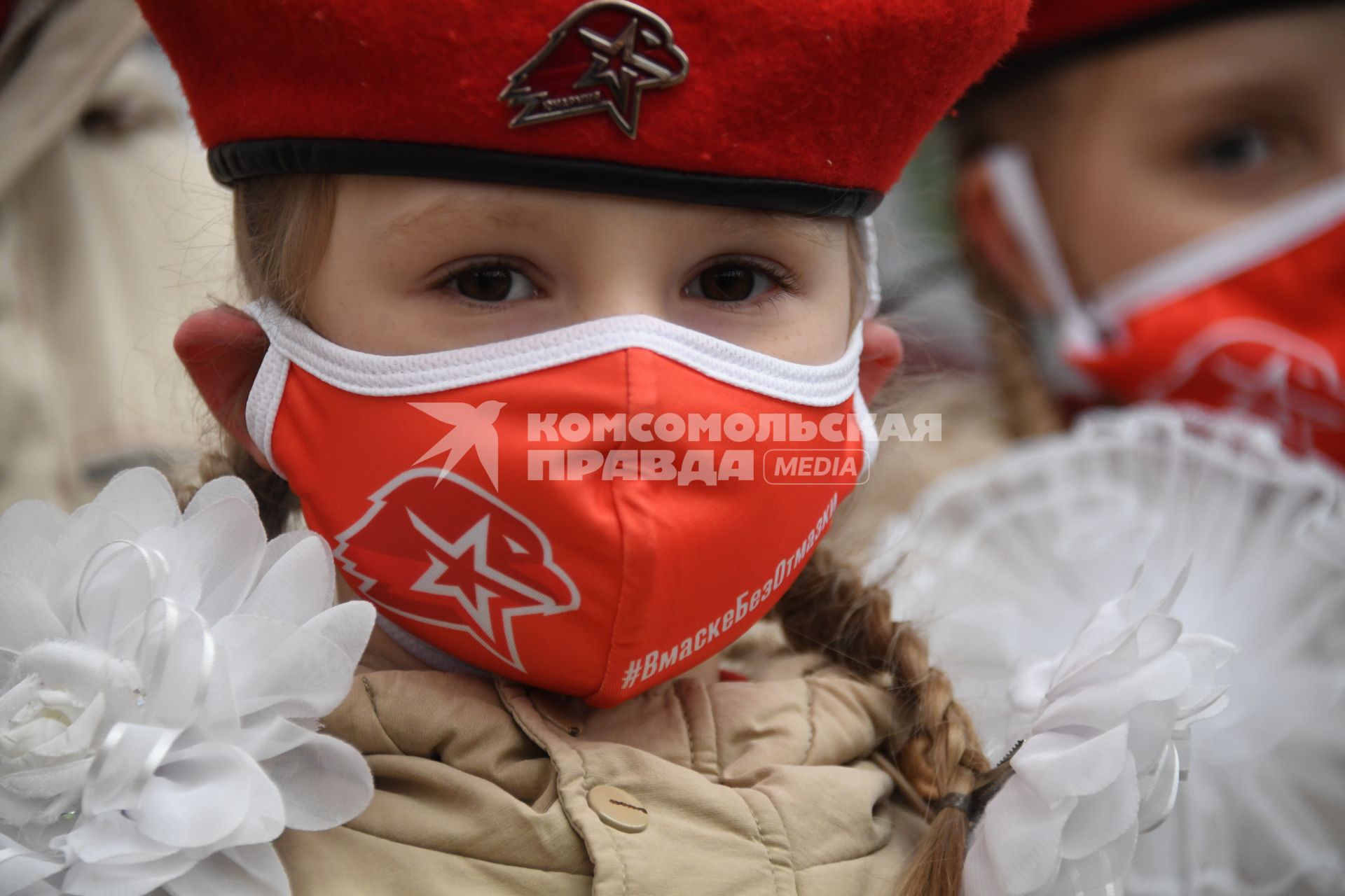 Москва. Юнармейцы у железнодорожного состава военно-патриотической акции `Мы - армия страны! Мы - армия народа!`на Киевском вокзале.