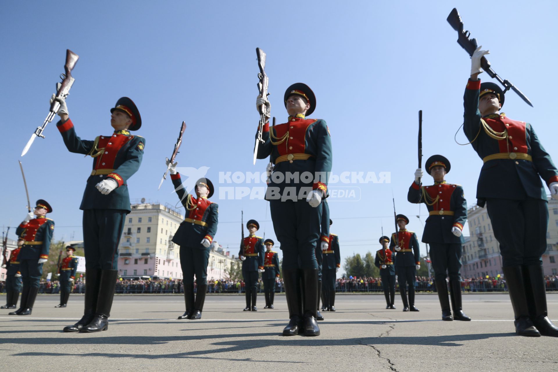 Барнаул. Военнослужащие во время парада, посвященного 76-й годовщине Победы в Великой Отечественной войне.
