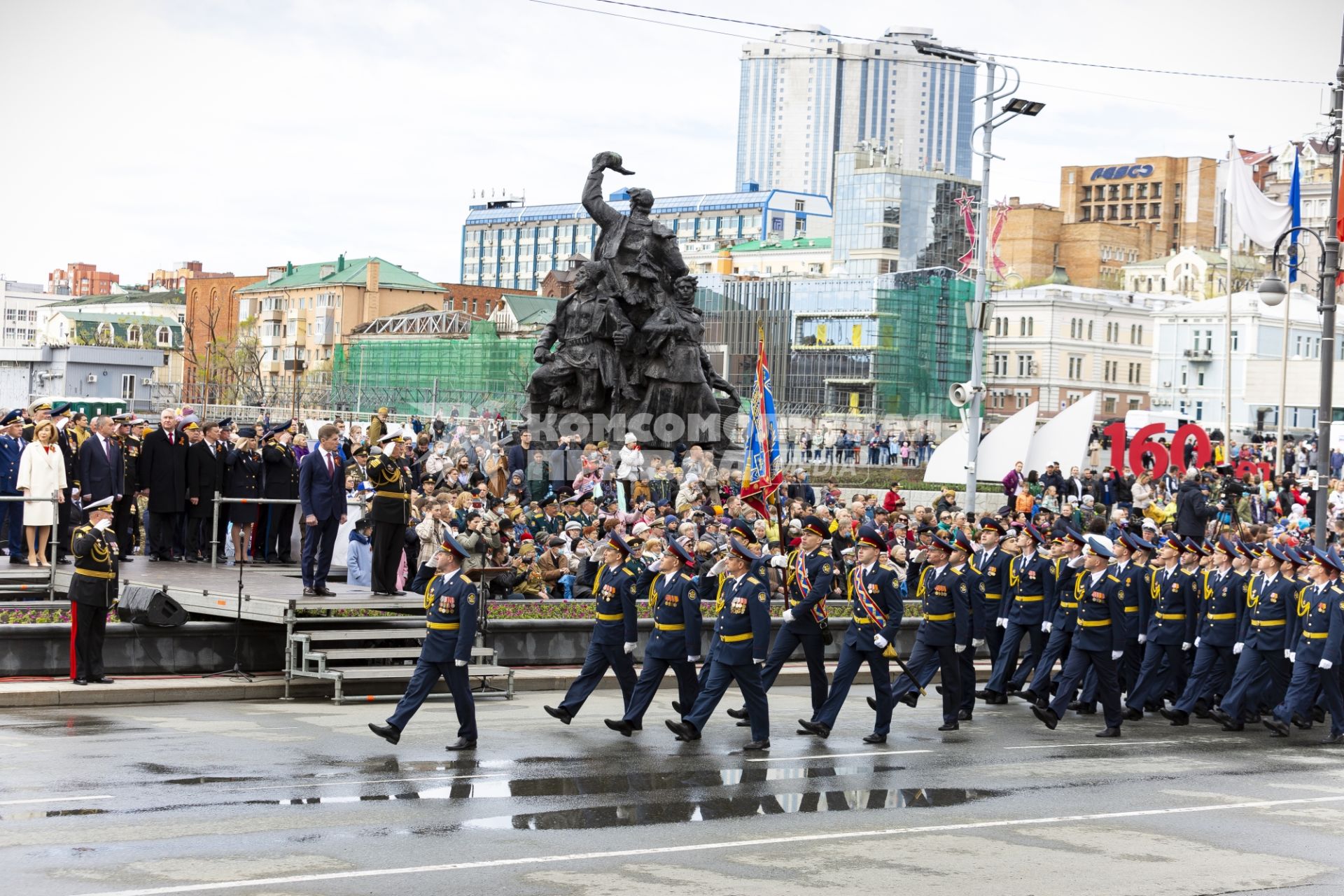 Владивосток.  Военнослужащие парадных расчетов во время парада, посвященного 76-й годовщине Победы в Великой Отечественной войне.