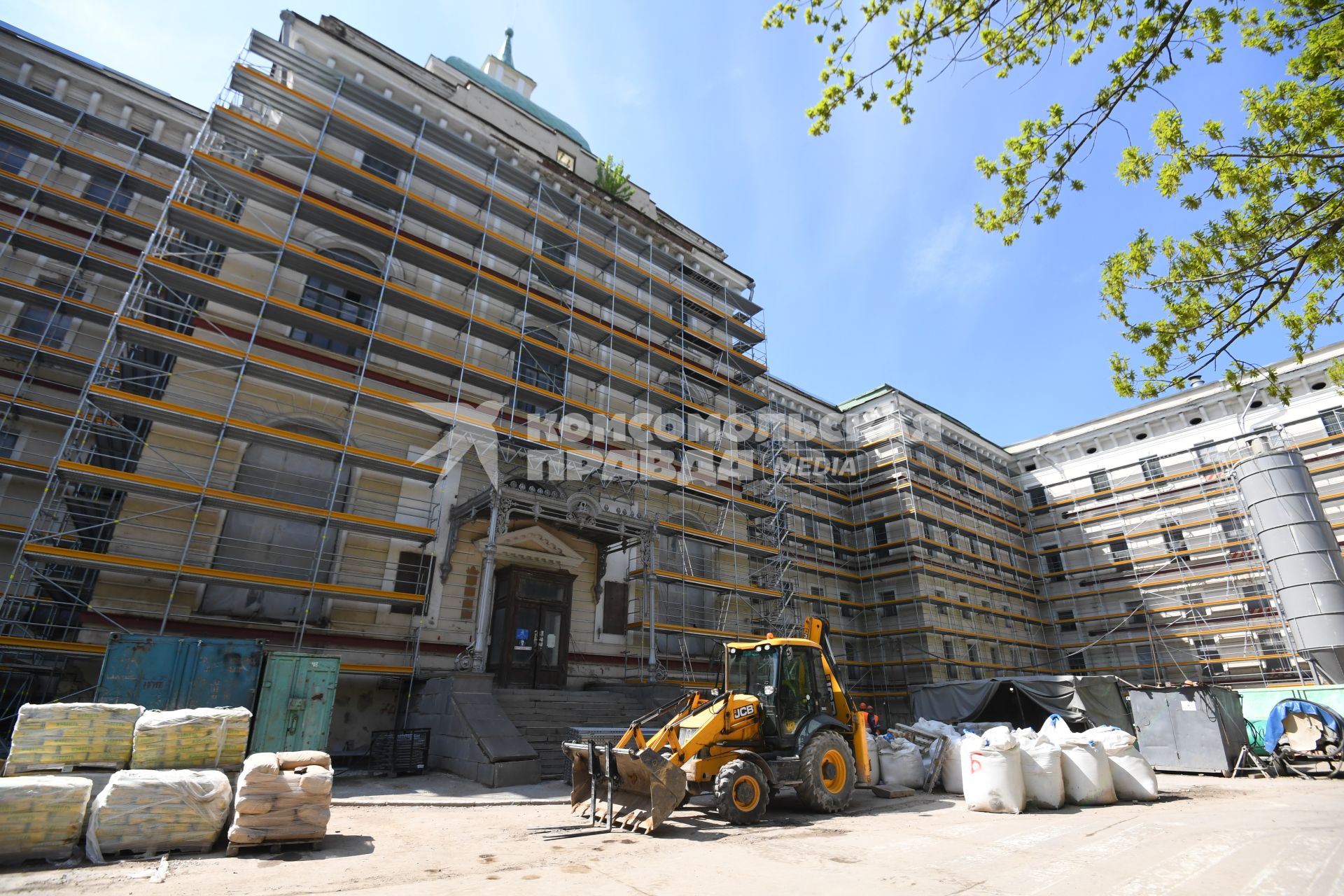 Москва.  Реставрация  Воспитательного дома на Москворецкой набережной.