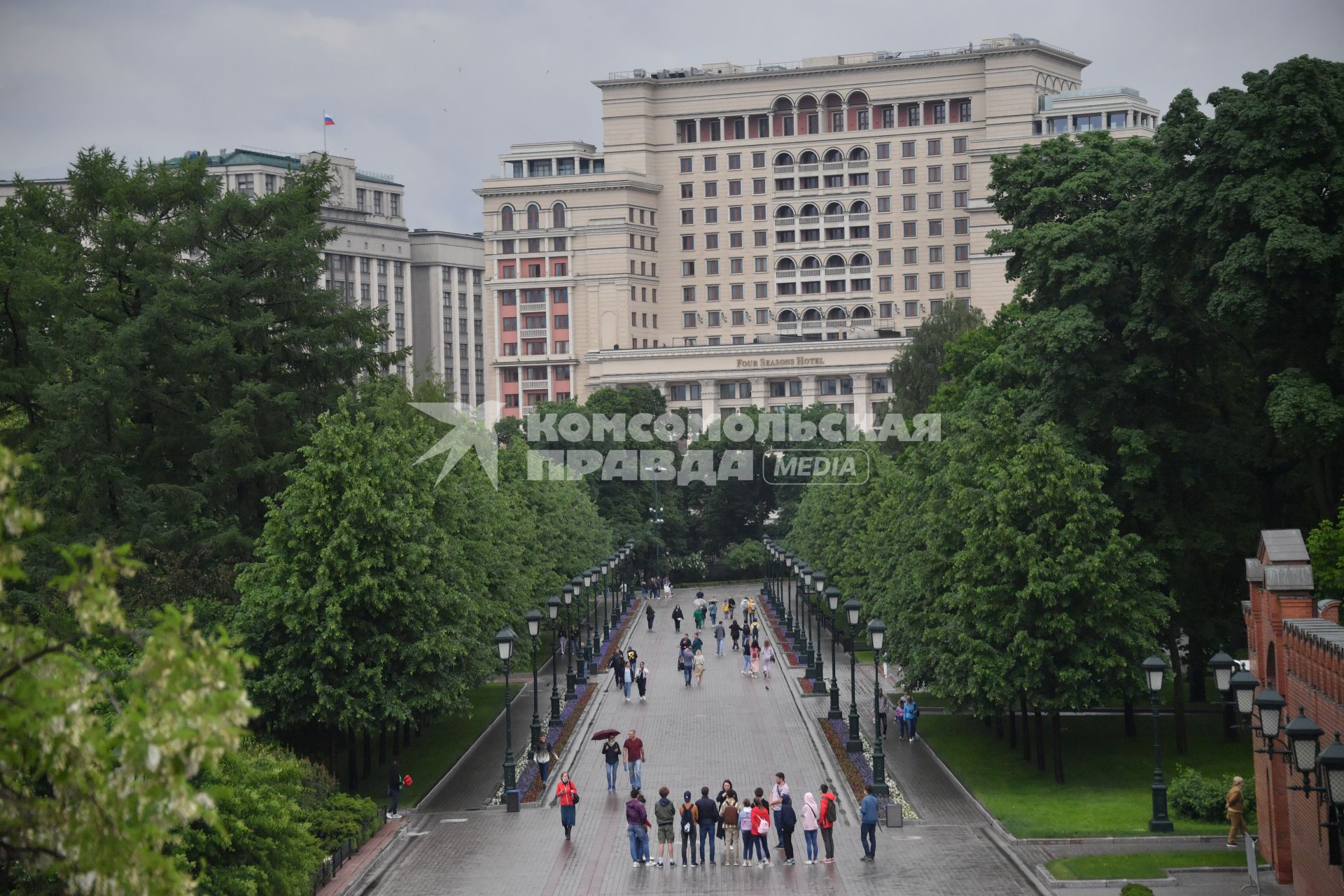 Москва.  Вид на Александровский сад с Троицкого моста.