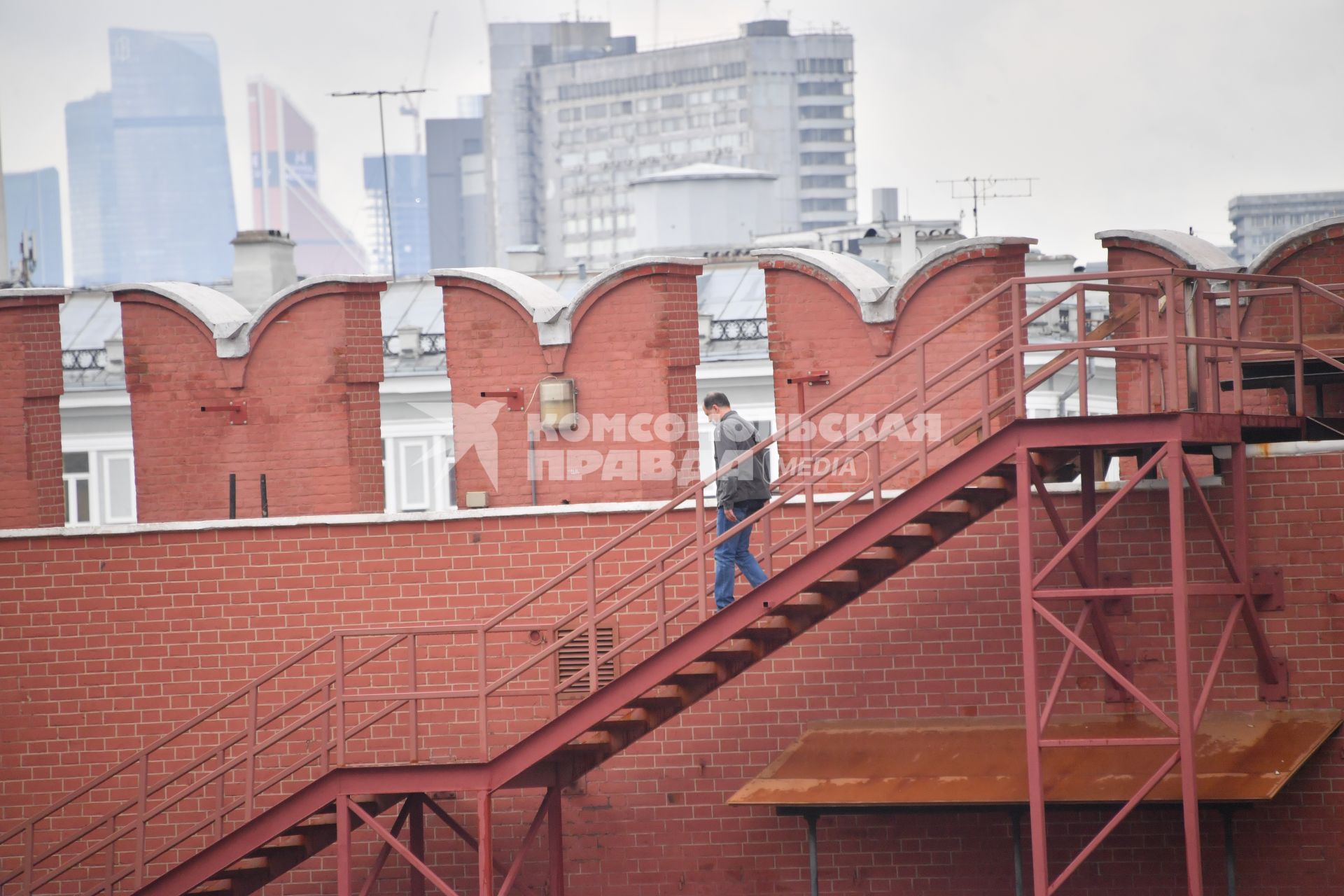 Москва.  Вид на кремлевскую стену.