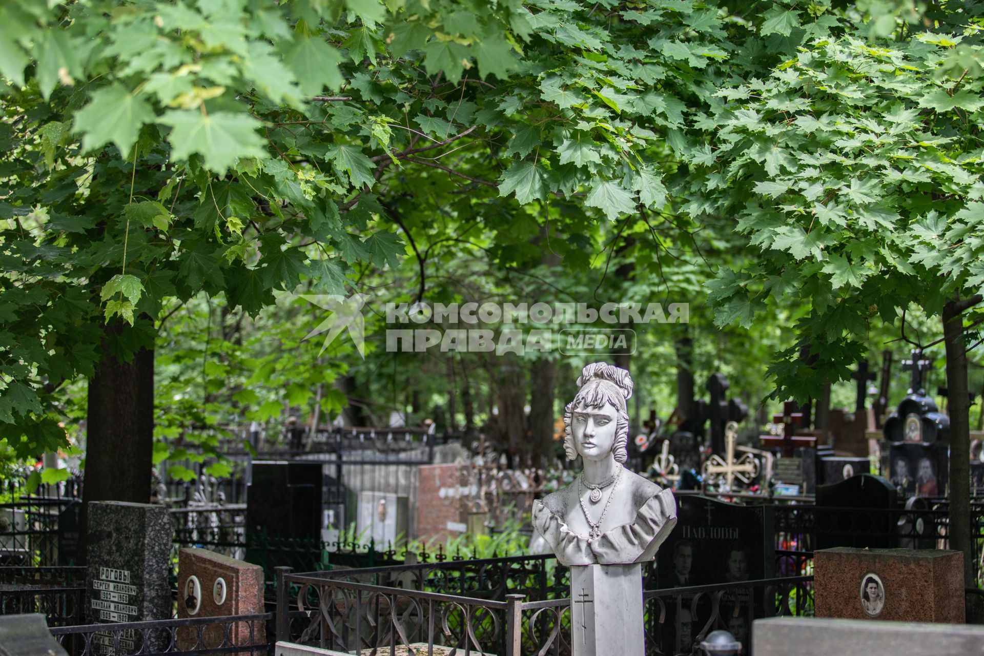 Москва.  Памятник на Ваганьковском кладбище.