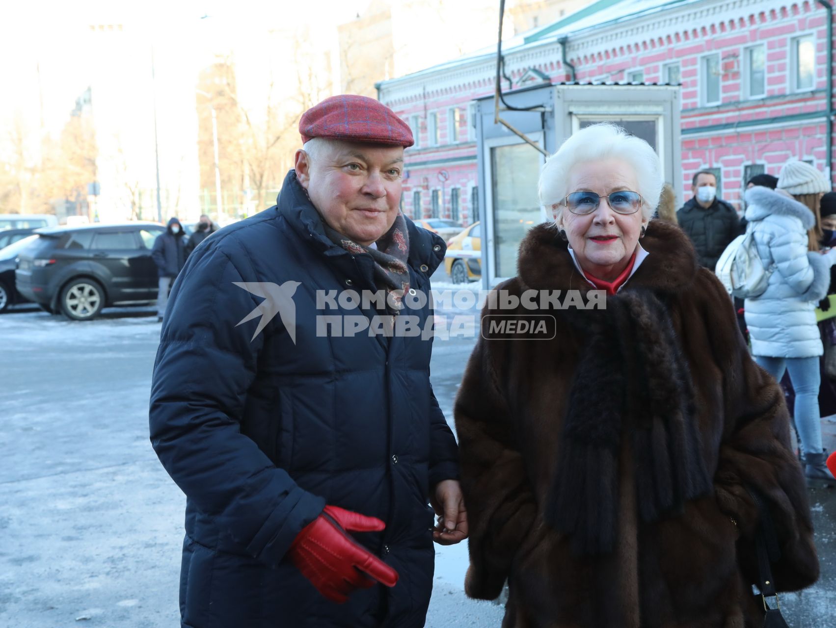 Дом радио. Церемония открытия мемориальной доски Юрию Левитану. 2021. На снимке: генеральный директор медиагруппы РОССИЯ СЕГОДНЯ Дмитрий Киселев и телеведущая Анна Шатилова