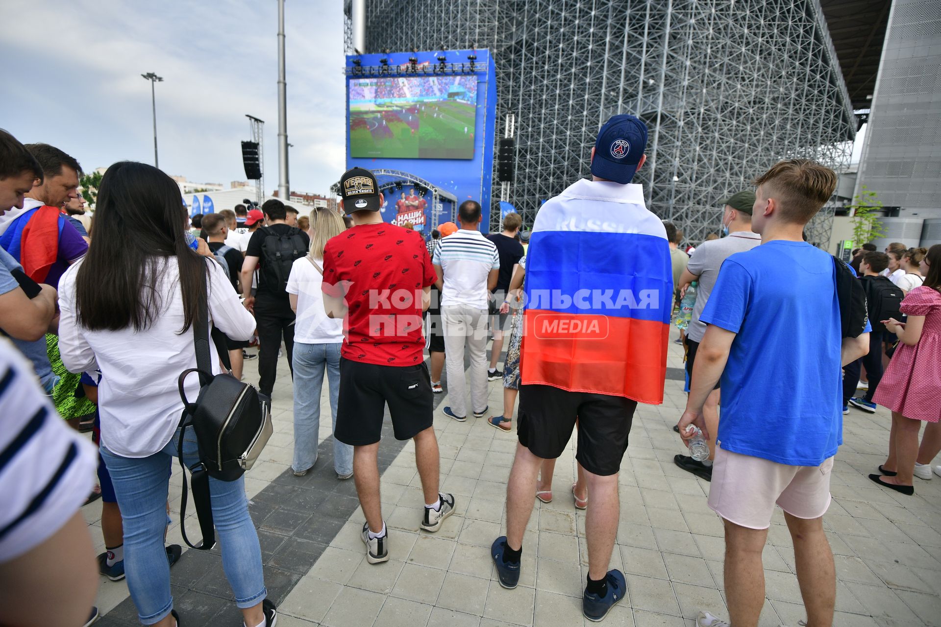 Фан-зона чемпионата Европы 2021 в Екатеринбурге, во время матча Россия 1-0 Финляндия