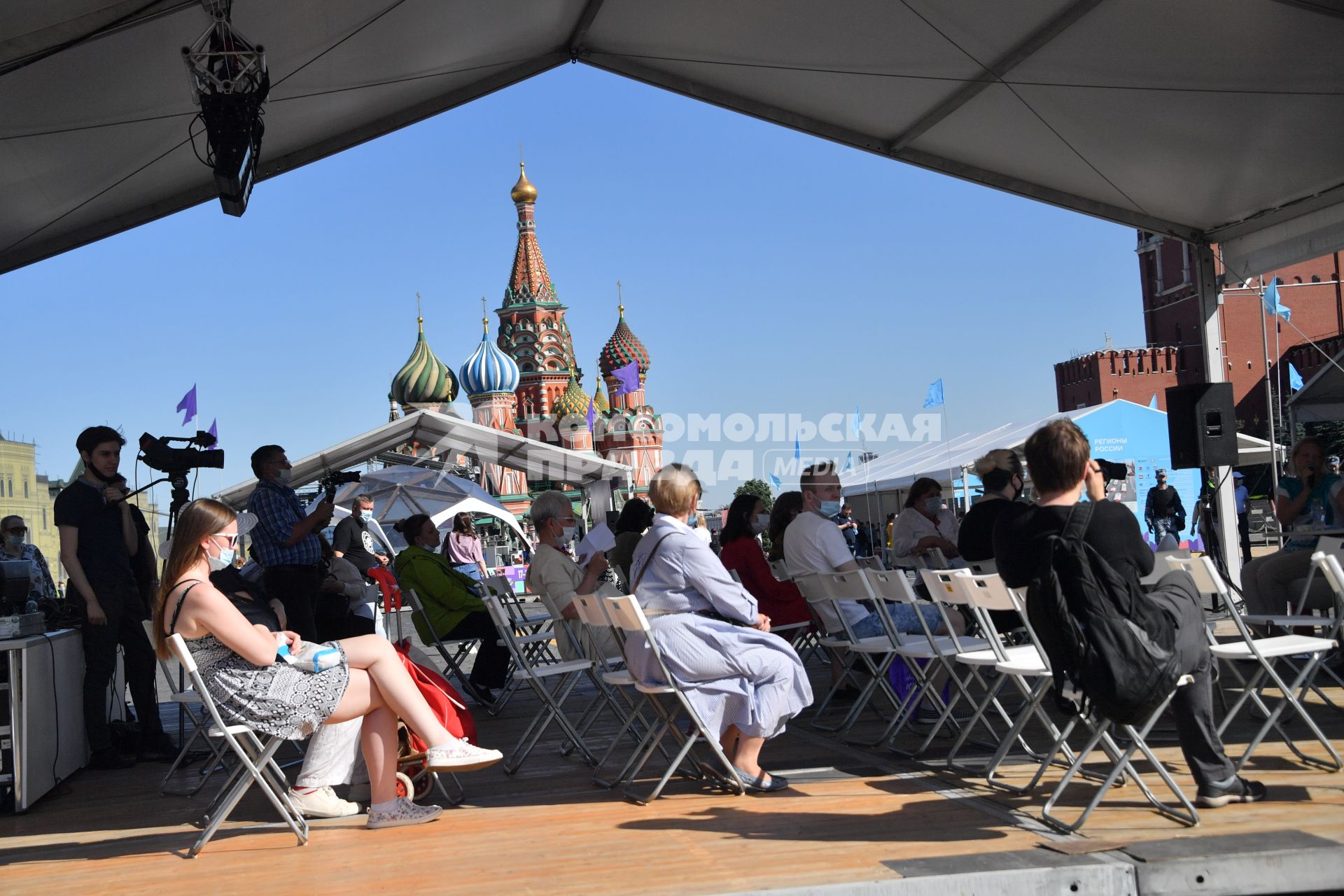 Москва. Посетители фестиваля Красная площадь.