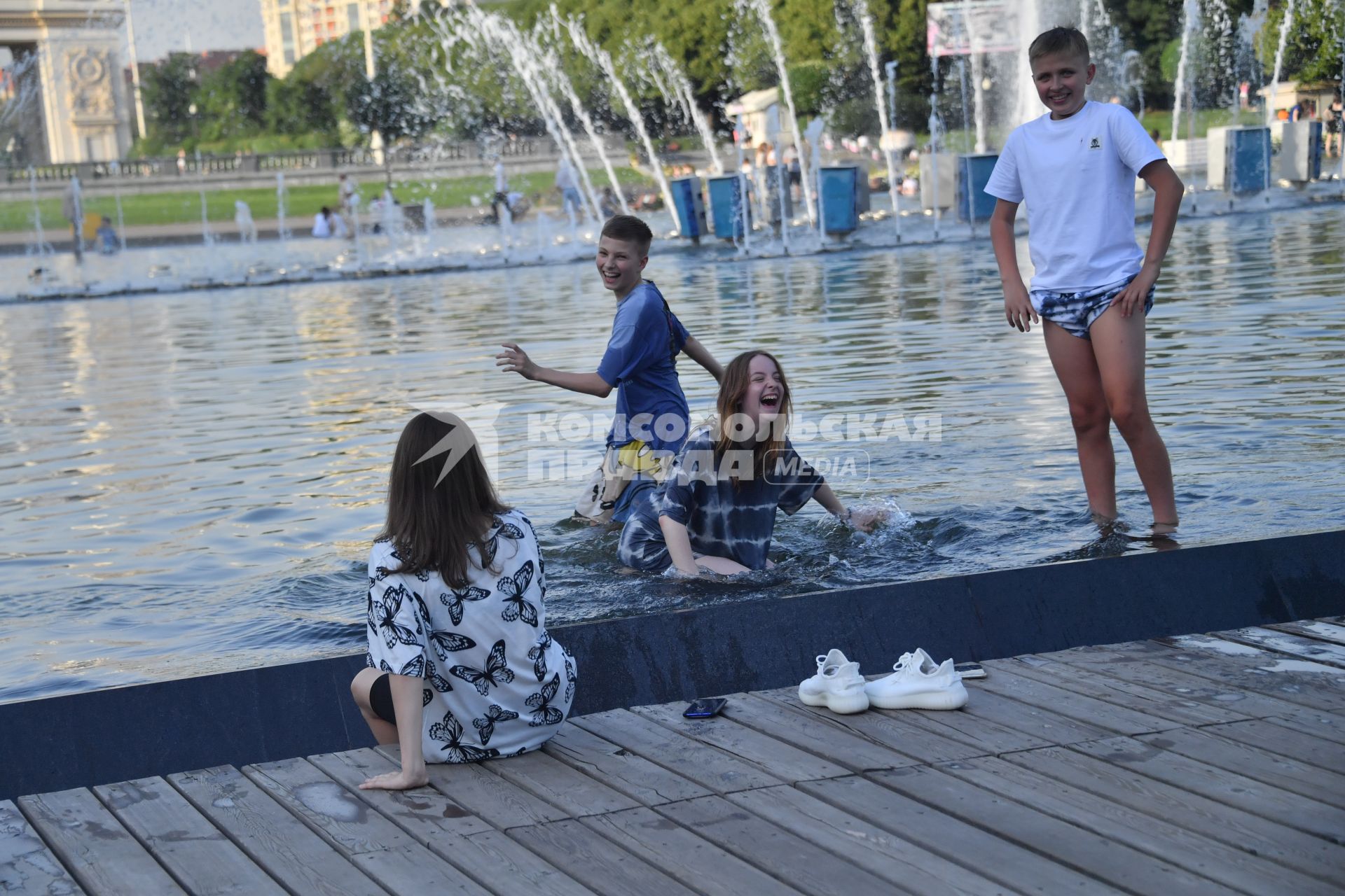 Москва. Дети у фонтанов в паркеГорького.