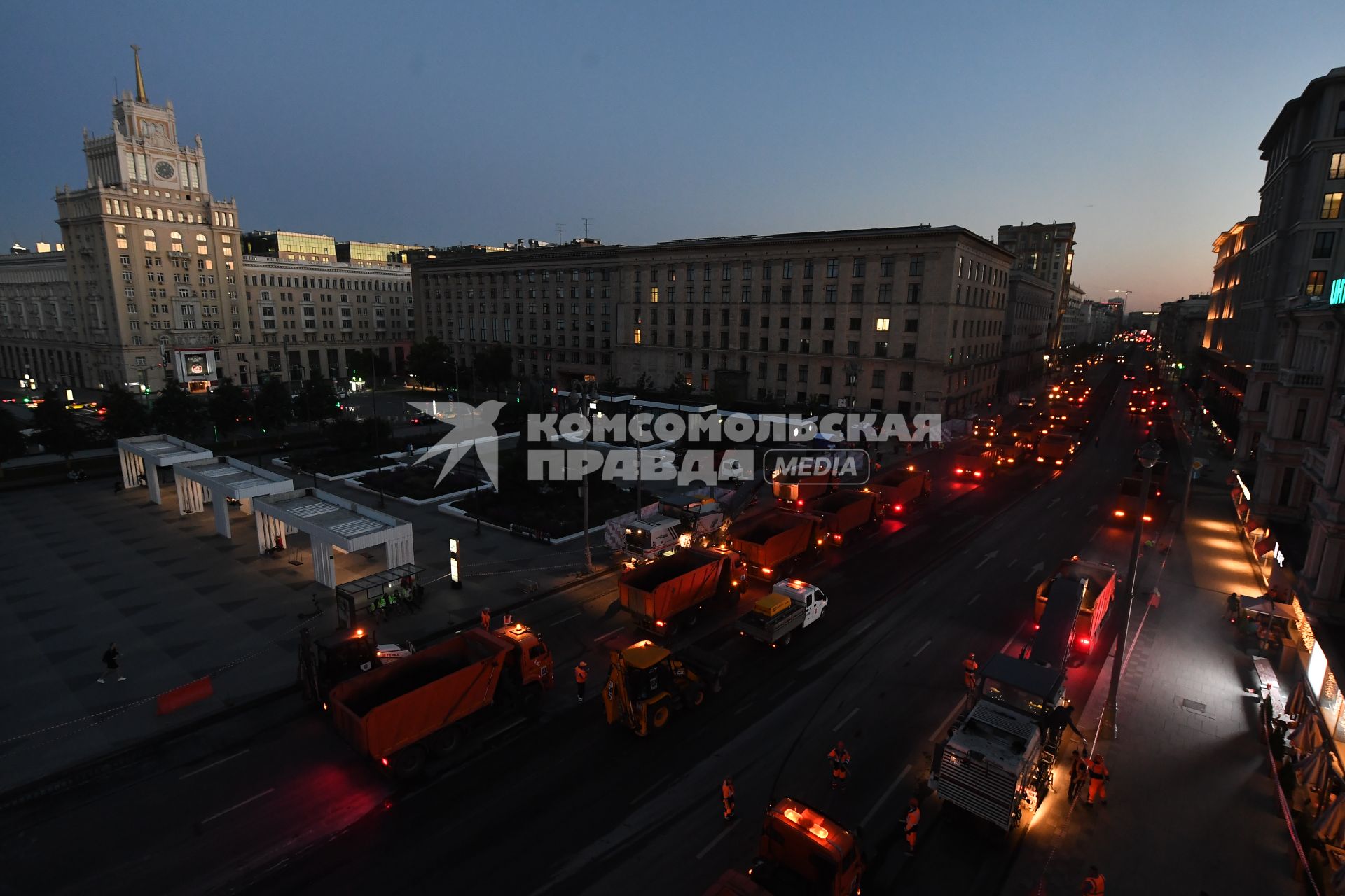 Москва. Работы по замене асфальта на Тверской улице.