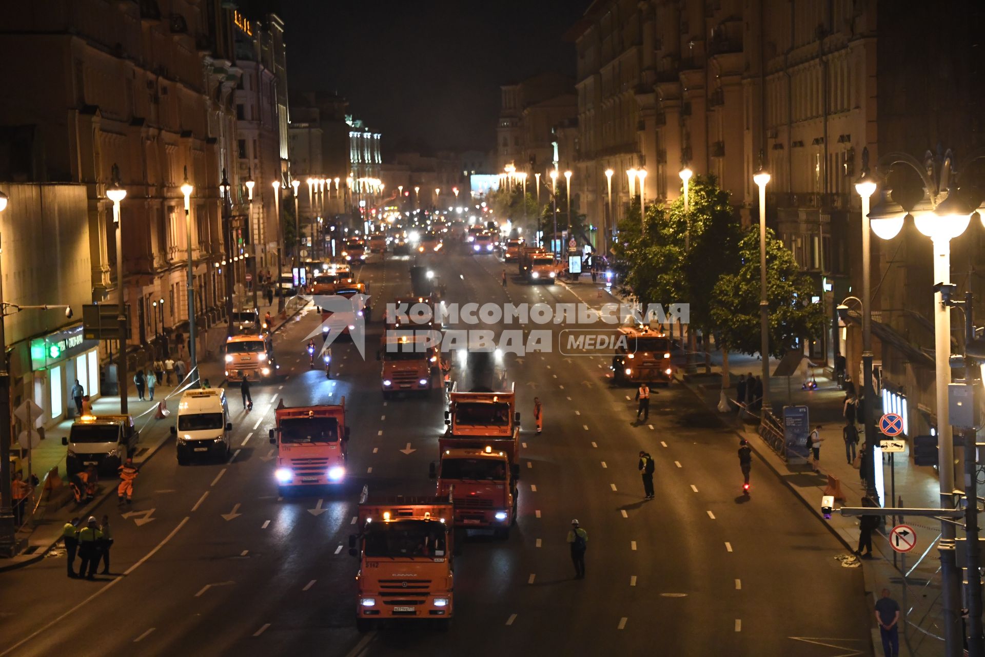 Москва. Работы по замене асфальта на Тверской улице.