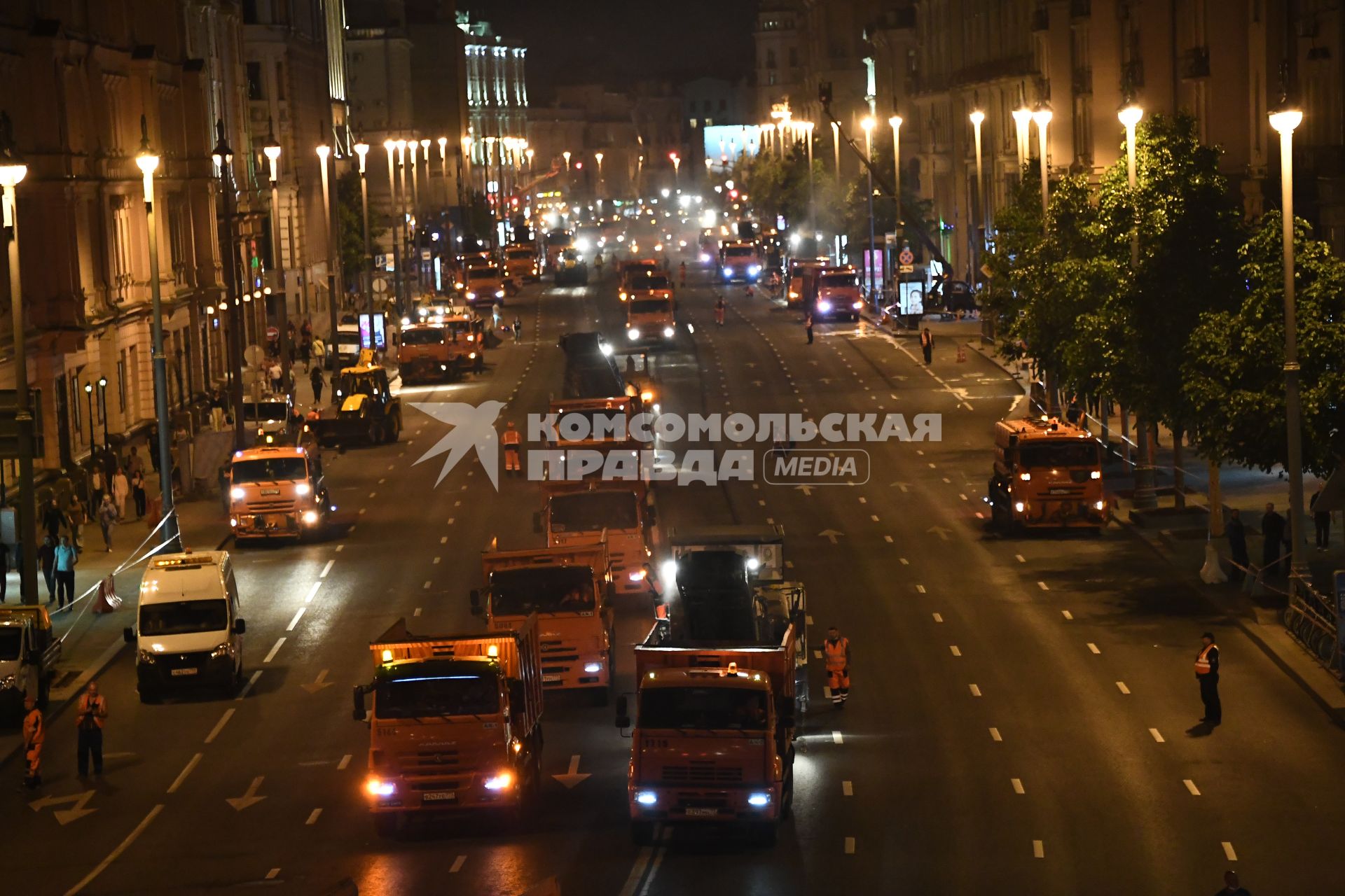 Москва. Работы по замене асфальта на Тверской улице.