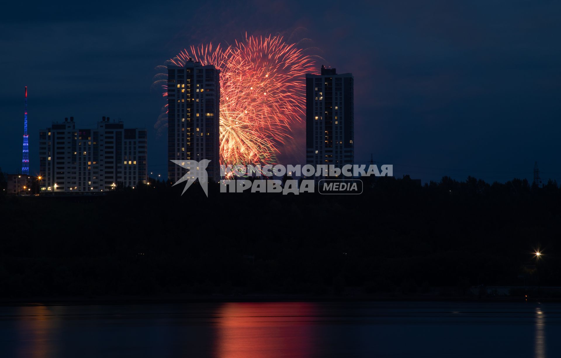 Пермь. Праздничный салют в честь Дня города и Дня России.