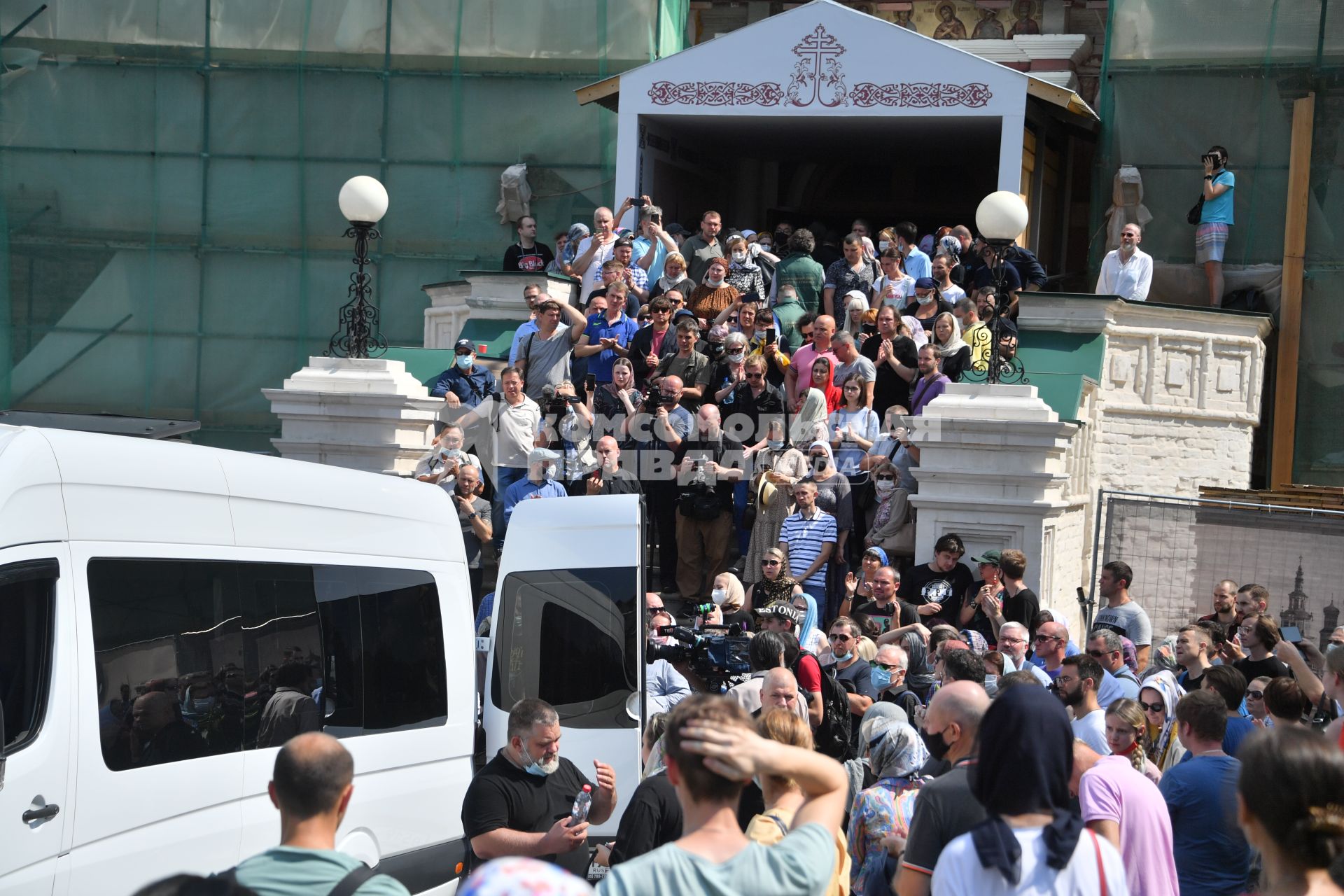 Москва. Во время церемонии прощания с актером и музыкантом Петром Мамоновым на территории Донского монастыря.