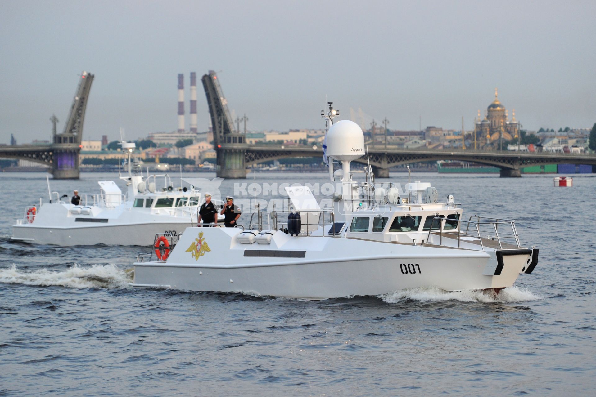 Санкт-Петербург. Во время подготовки к параду в честь Дня Военно-Морского Флота России в акватории Невы.