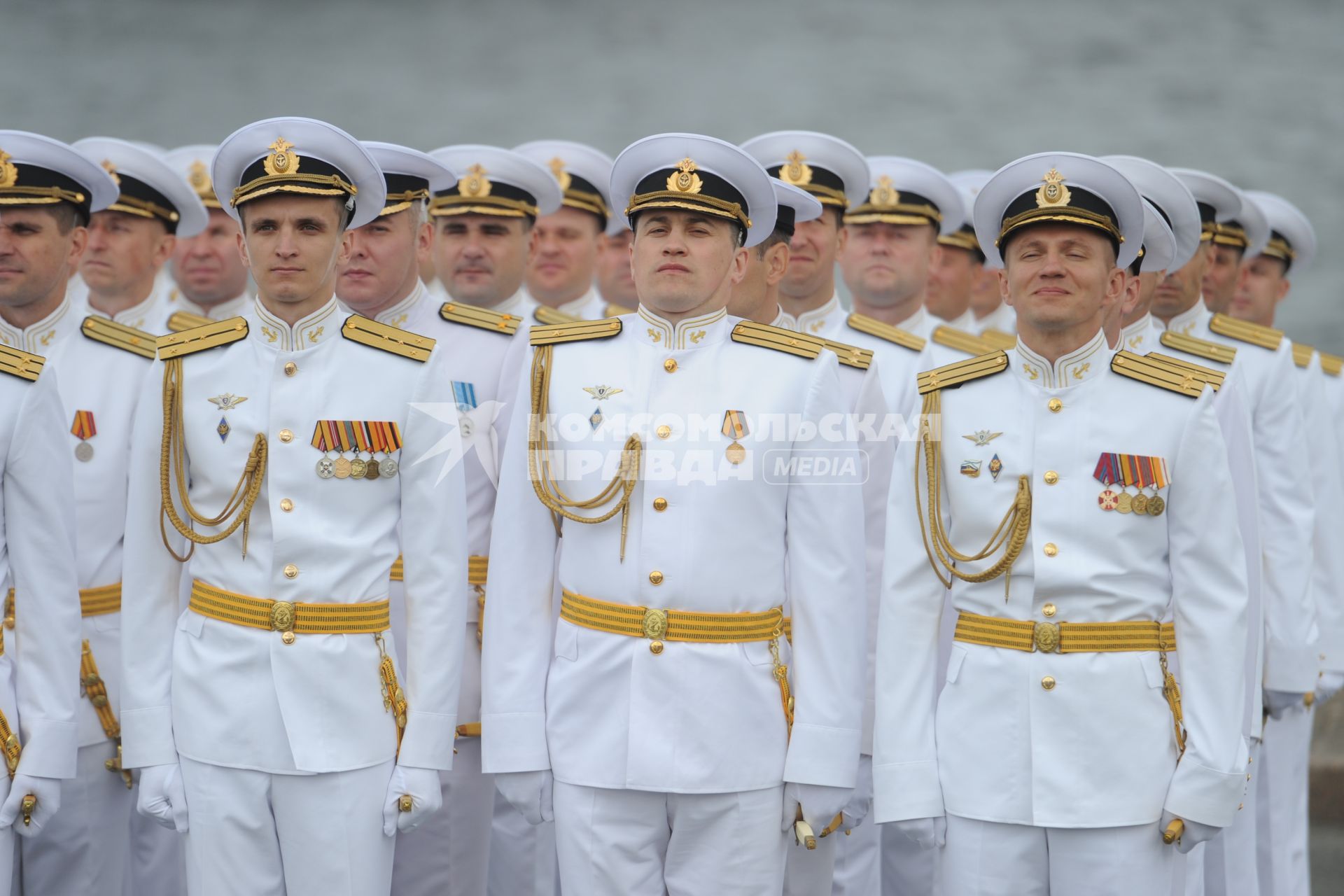 Санкт-Петербург. Военнослужащие на репетиции Главного военно-морского парада в честь Дня Военно-морского флота России в акватории Невы.