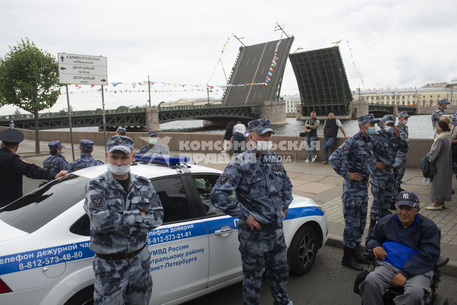 Санкт-Петербург. Сотрудники ОМОН во время Главного военно-морского парада в честь Дня Военно-морского флота России в акватории Невы.