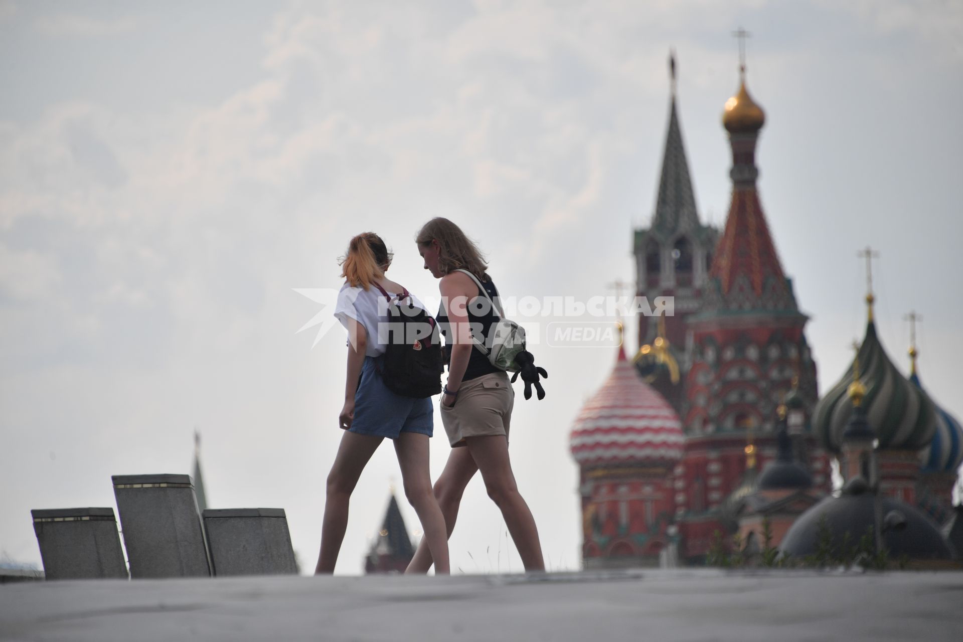 Москва. Девушки на Красной площади.