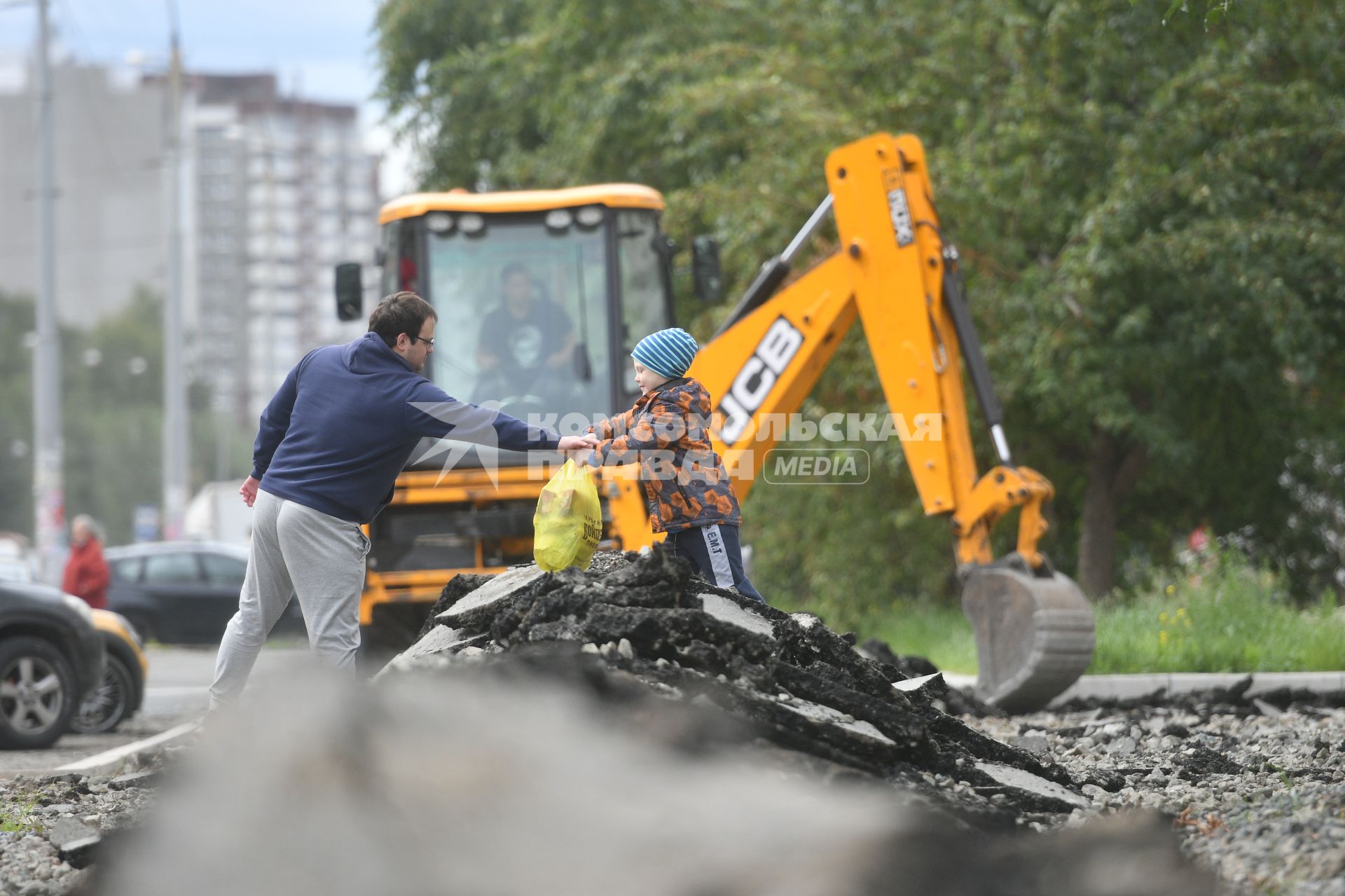 Екатеринбург. Замена асфальта на одной из улиц города