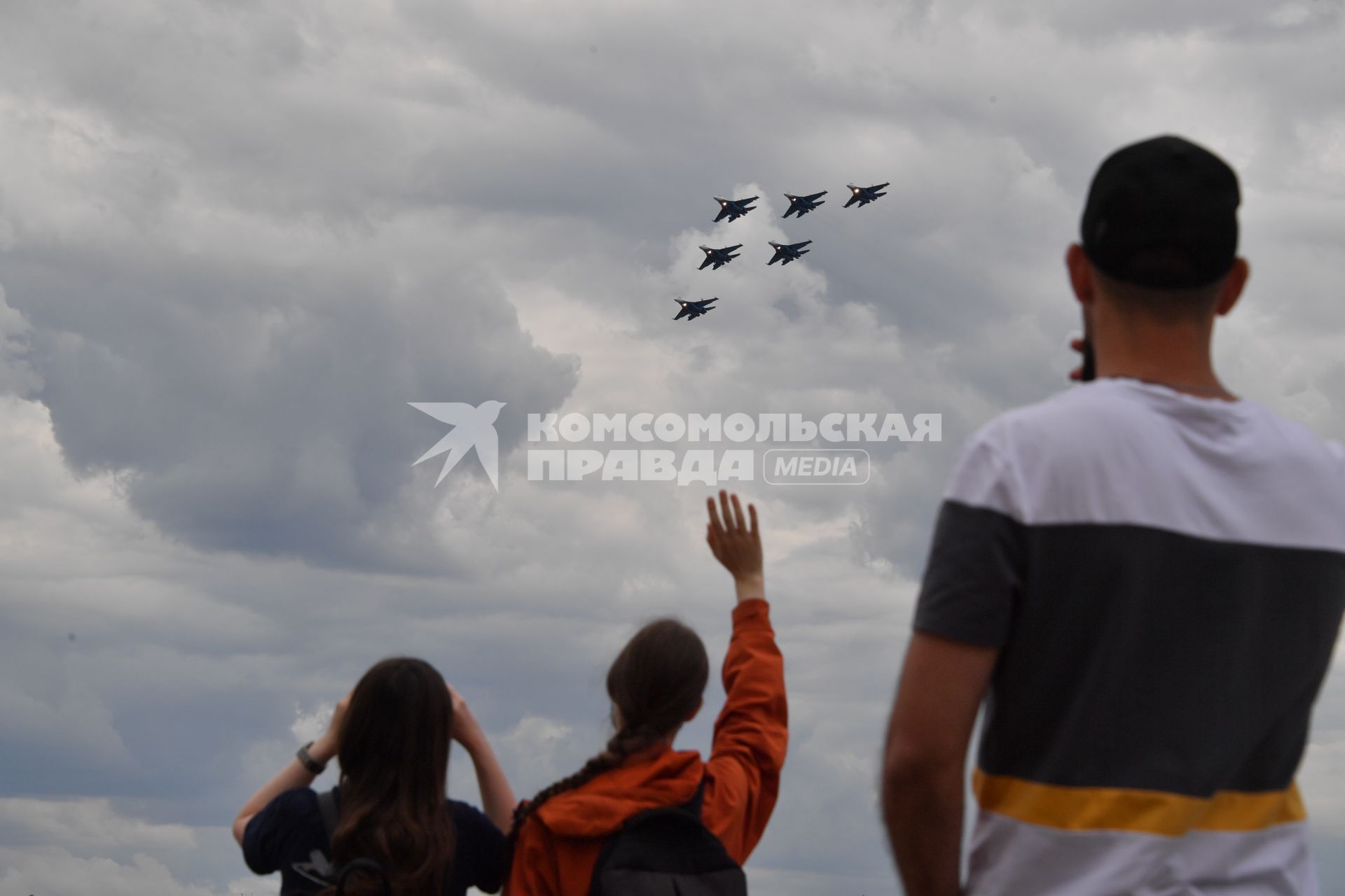 Жуковский. Посетители на Международном авиационно-космическом салоне МАКС-2021.