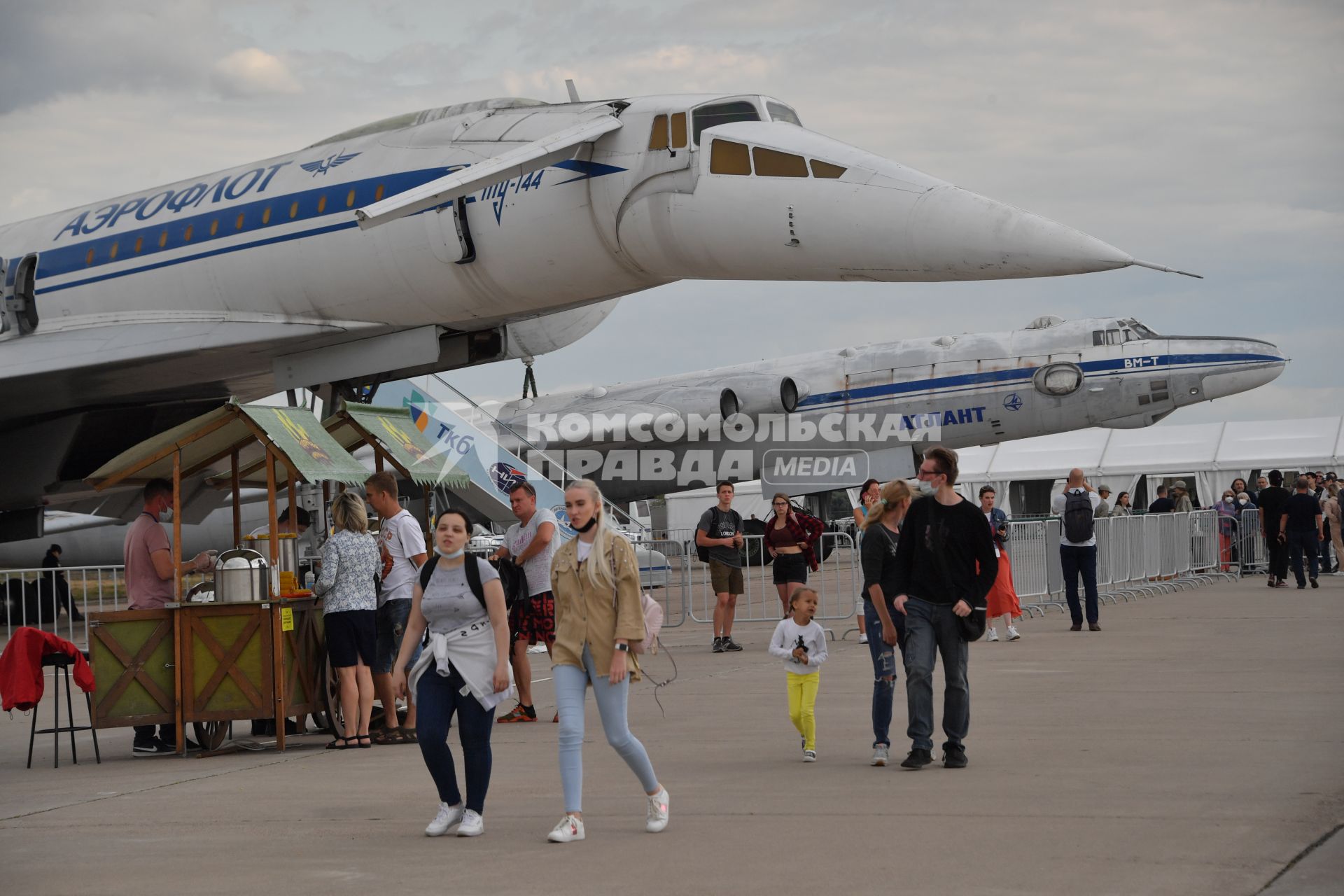 Жуковский. Посетители на Международном авиационно-космическом салоне МАКС-2021.