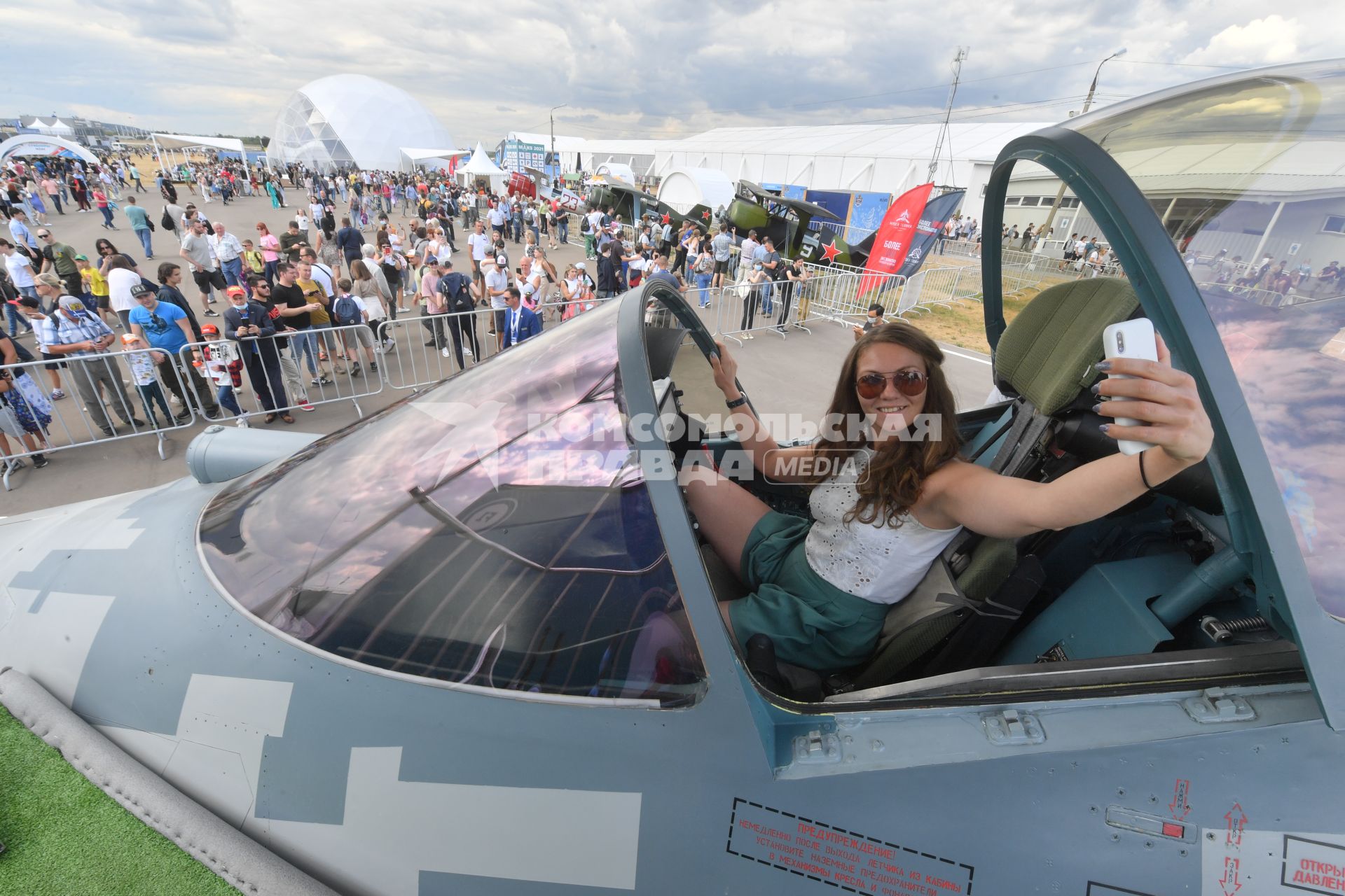 Жуковский. Посетители на Международном авиационно-космическом салоне МАКС-2021.