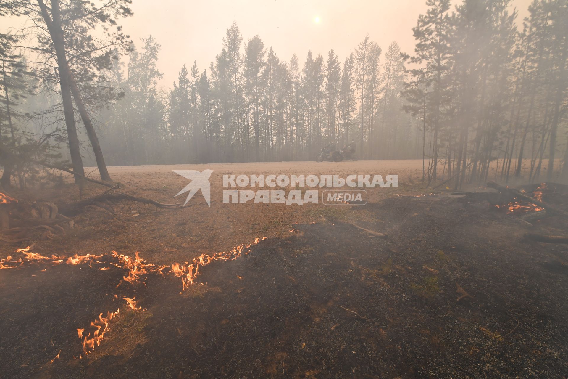 Республика Саха (Якутия). Лесной пожар возле села Бясь-Кюель.