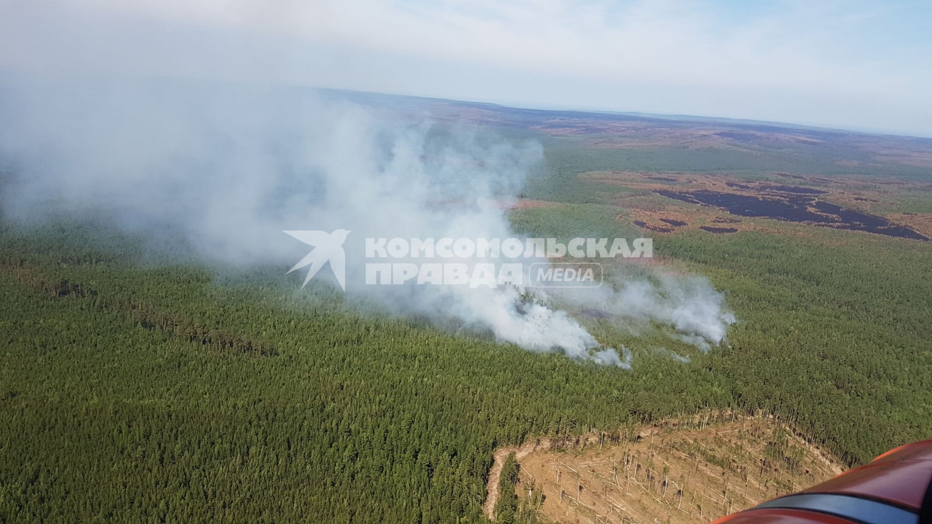 Красноярский край. Вид с вертолета на горящий лес.