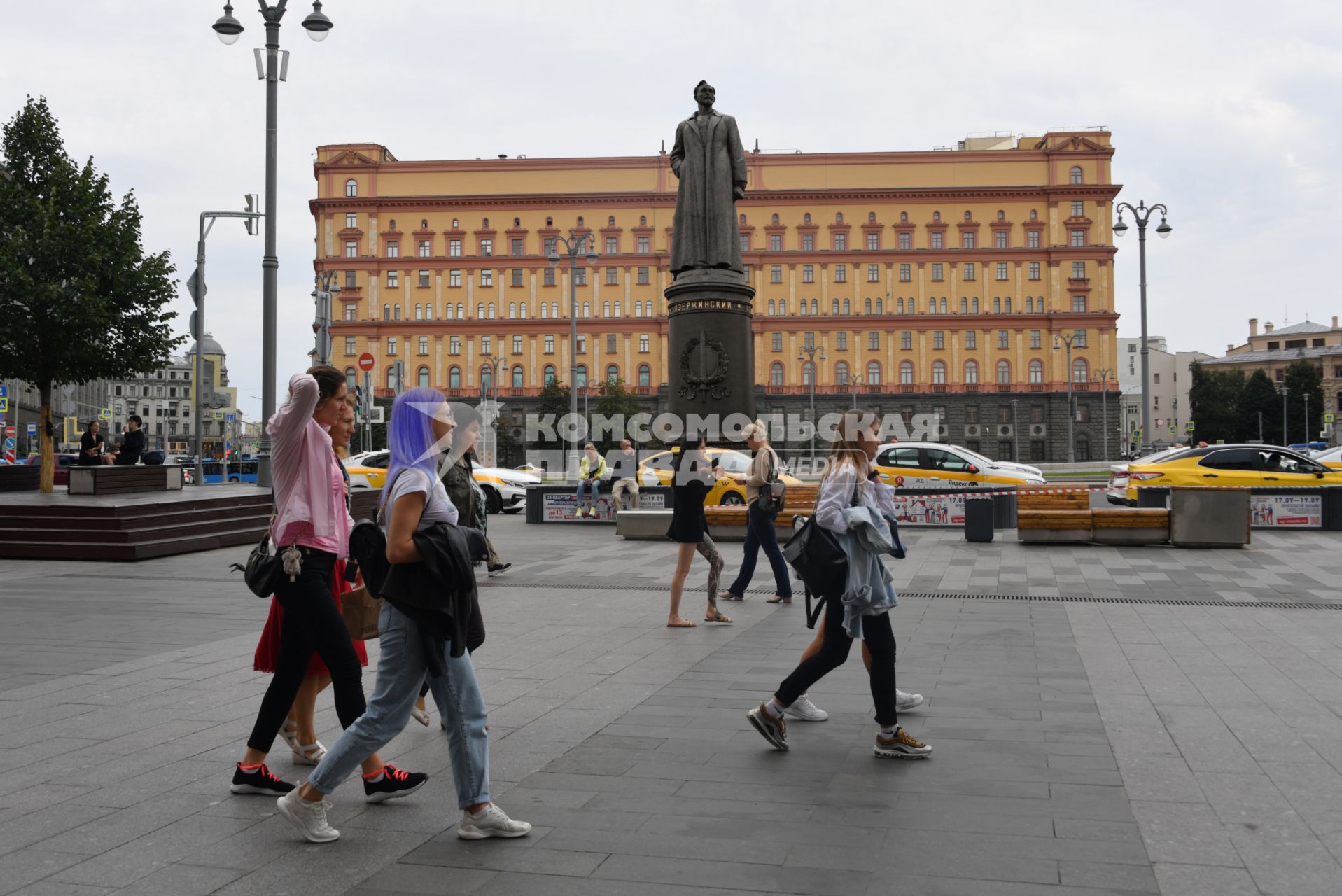 Коллаж. Вид на здание Федеральной службы безопасности (ФСБ) на Лубянской площади.