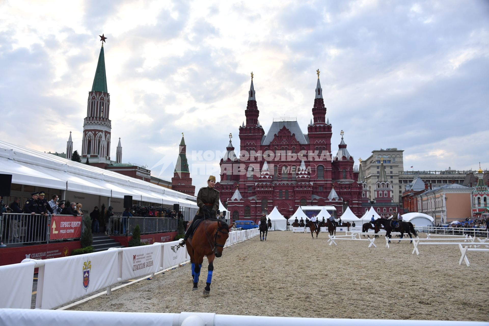 Москва. Во время выступления в рамках XIV Международного военно-музыкального фестиваля `Спасская башня` на Красной площади.