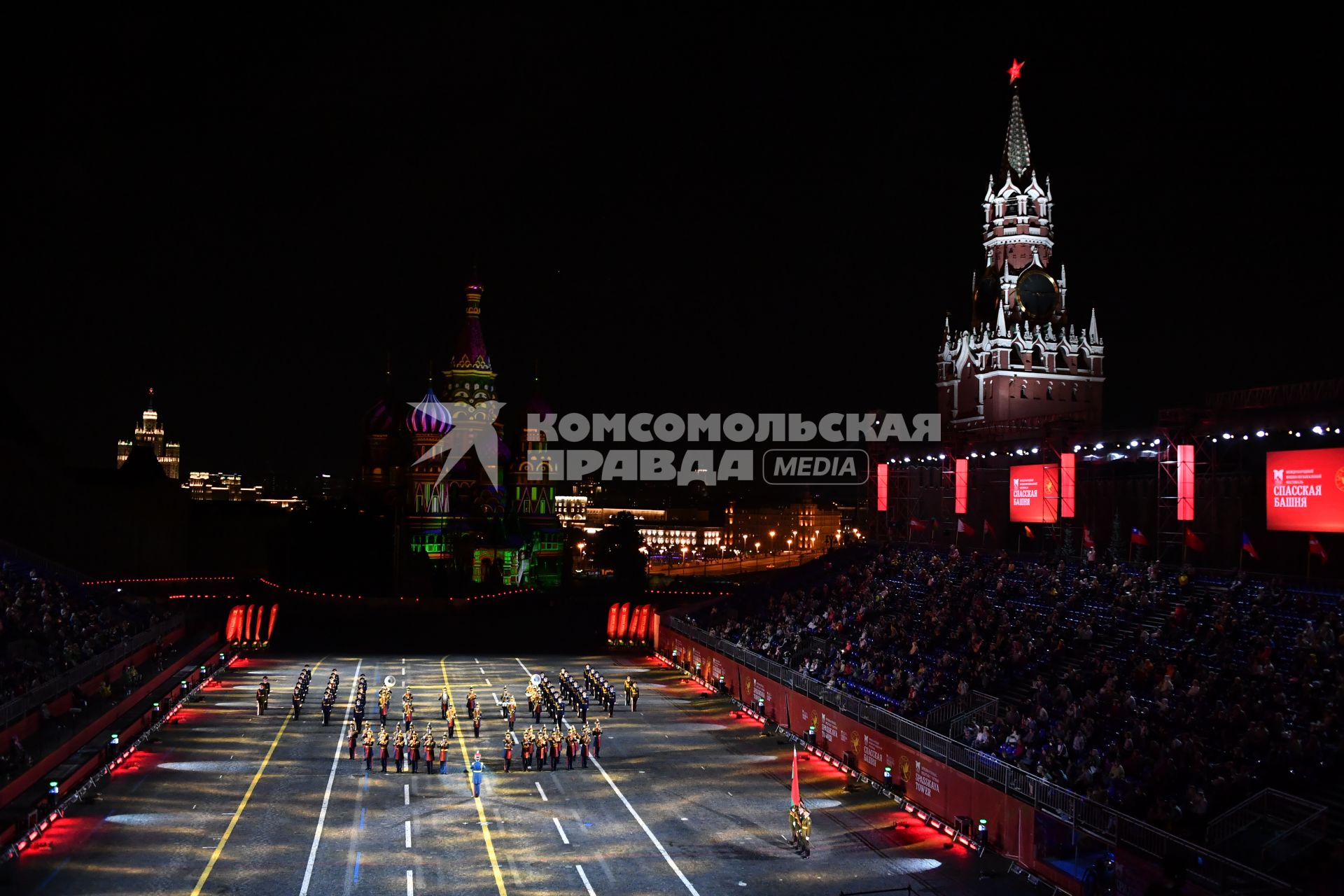 Москва. Церемония открытия XIV Международного военно-музыкального фестиваля `Спасская башня` на Красной площади.