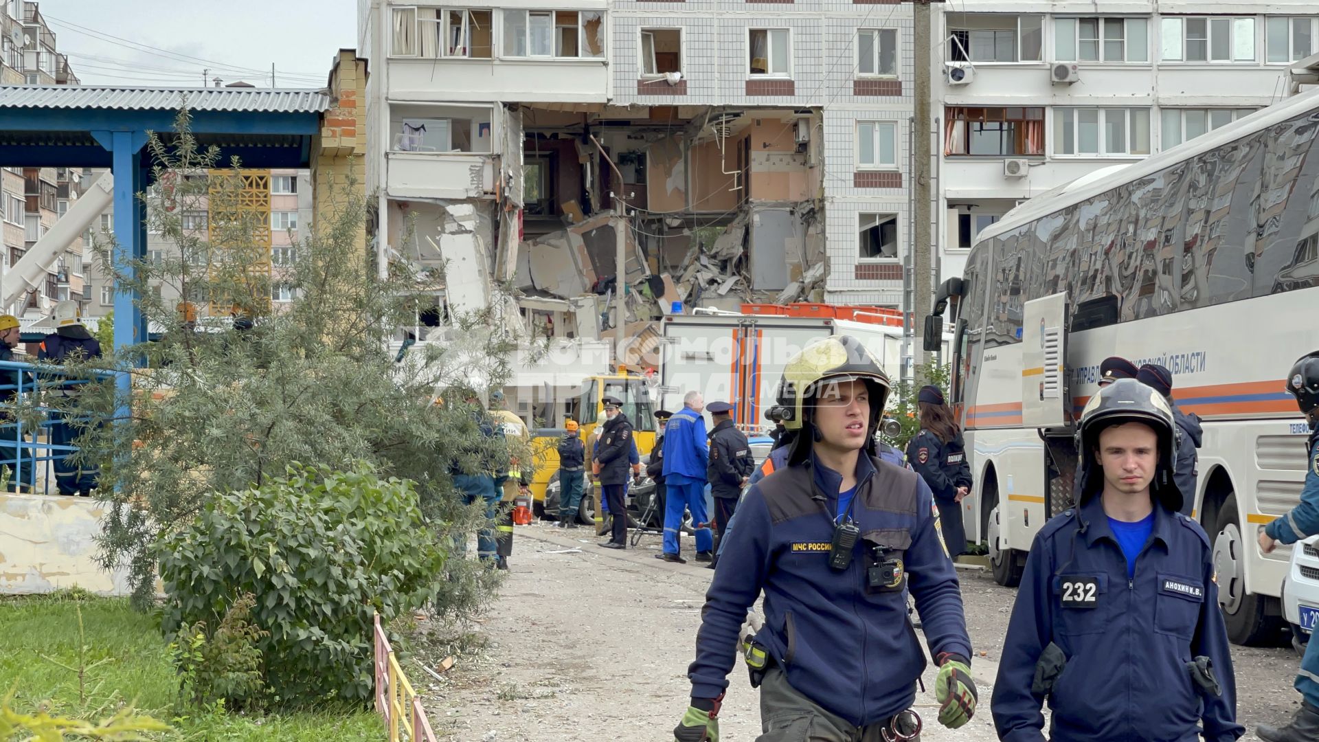 Ногинск. Последствия взрыва газа в девятиэтажном жилом доме 9А на улице `28 июня`.