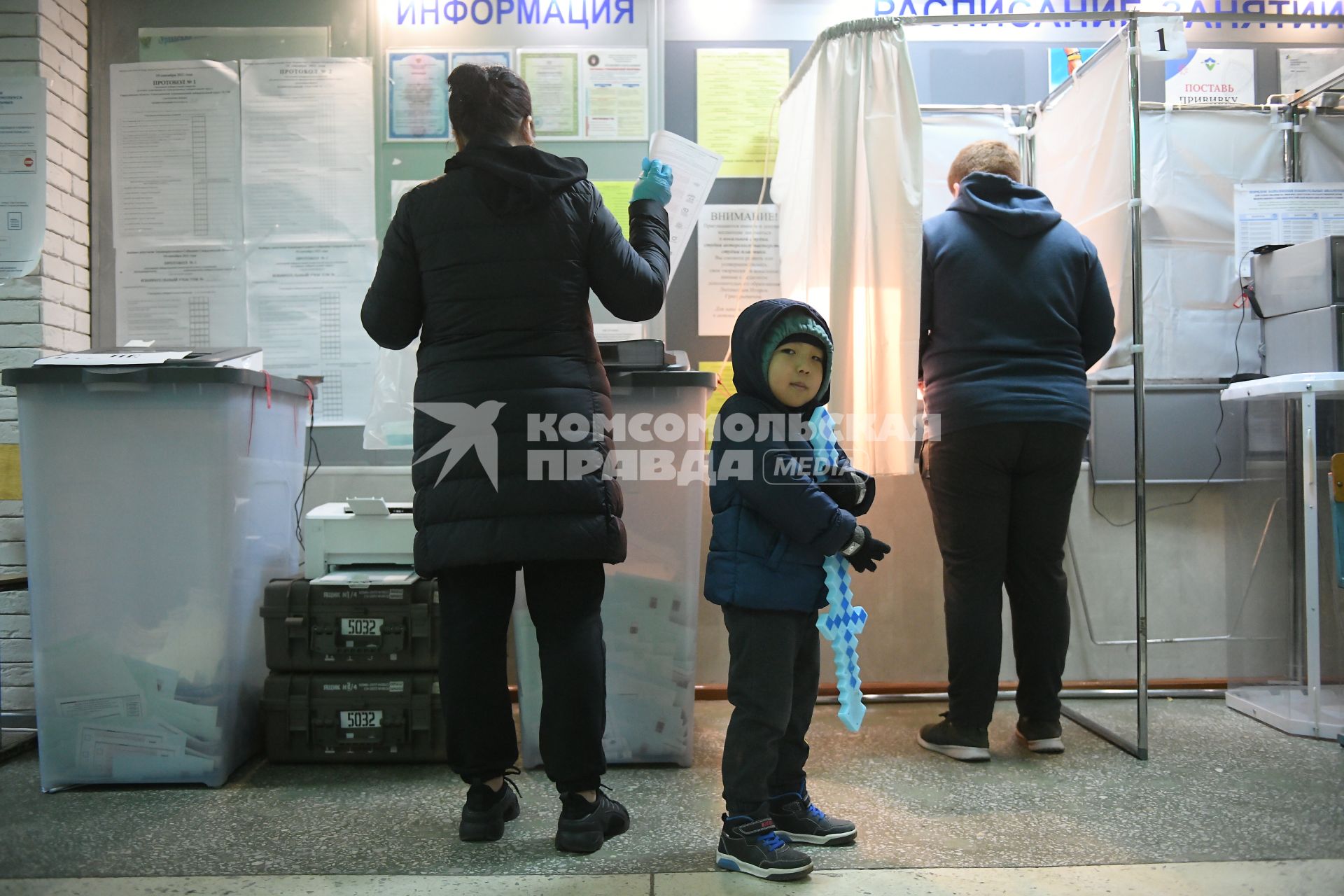 Екатеринбург. На одном из избирательном участке, во время выборов депутатов государственной думы