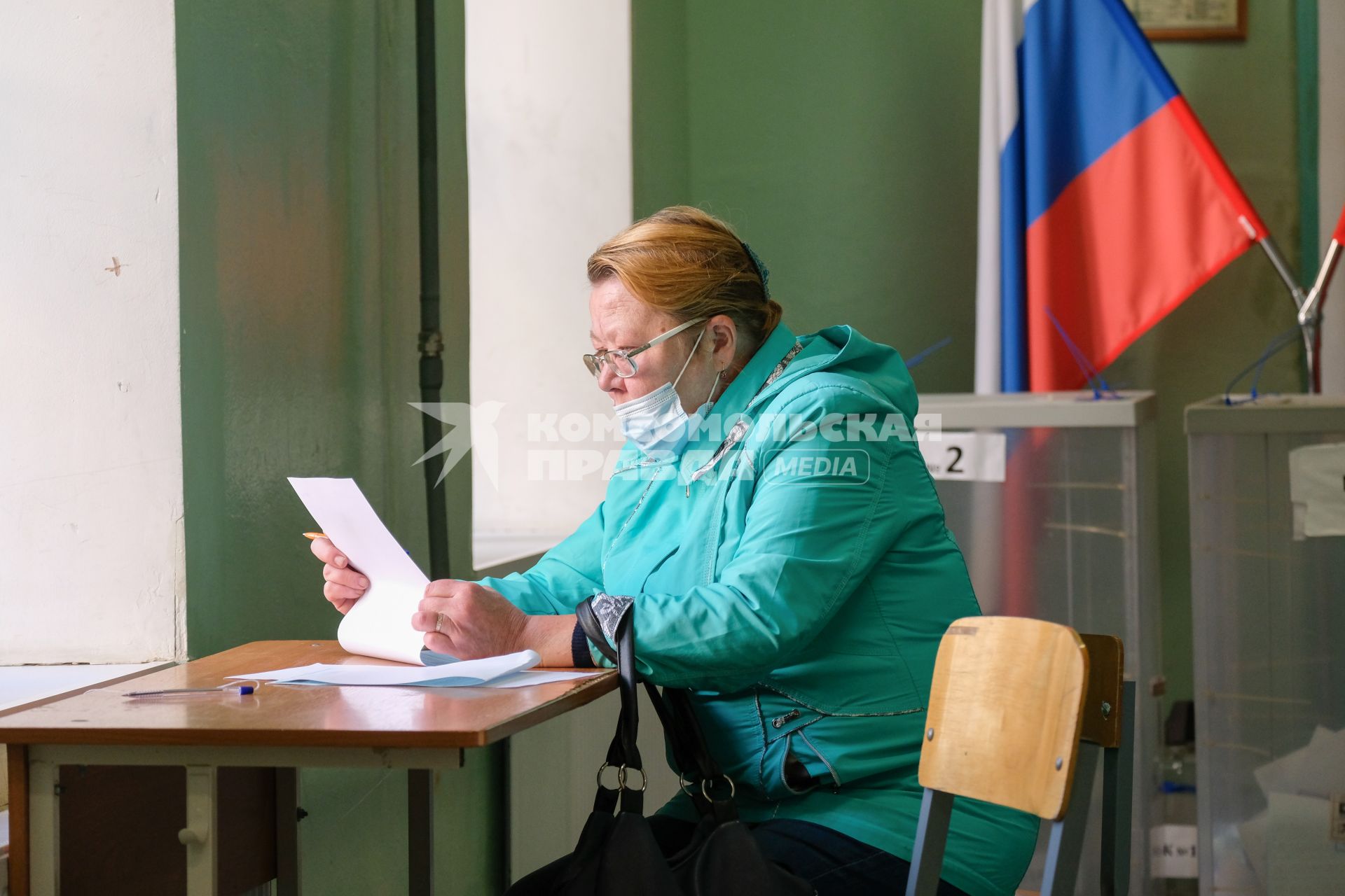 Санкт-Петербург. Голосование на выборах депутатов Государственной Думы. Избирательный участок.