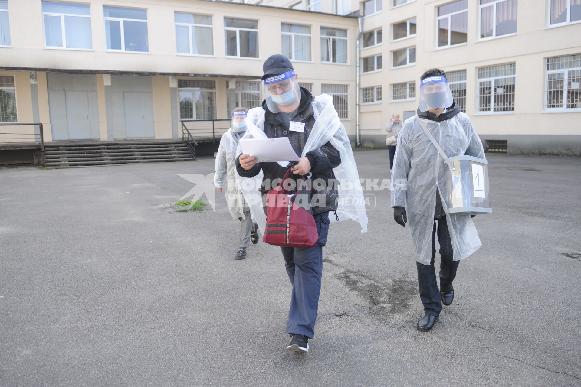 Санкт-Петербург. Голосование на выборах депутатов Государственной Думы. Избирательный участок.