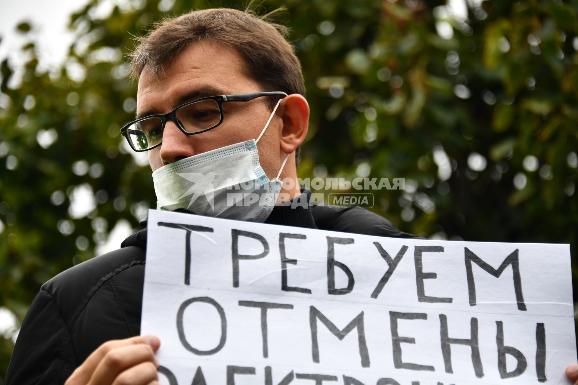 Москва. Несанкционированная акция КПРФ по итогам выборов в Госдуму на Пушкинской площади.