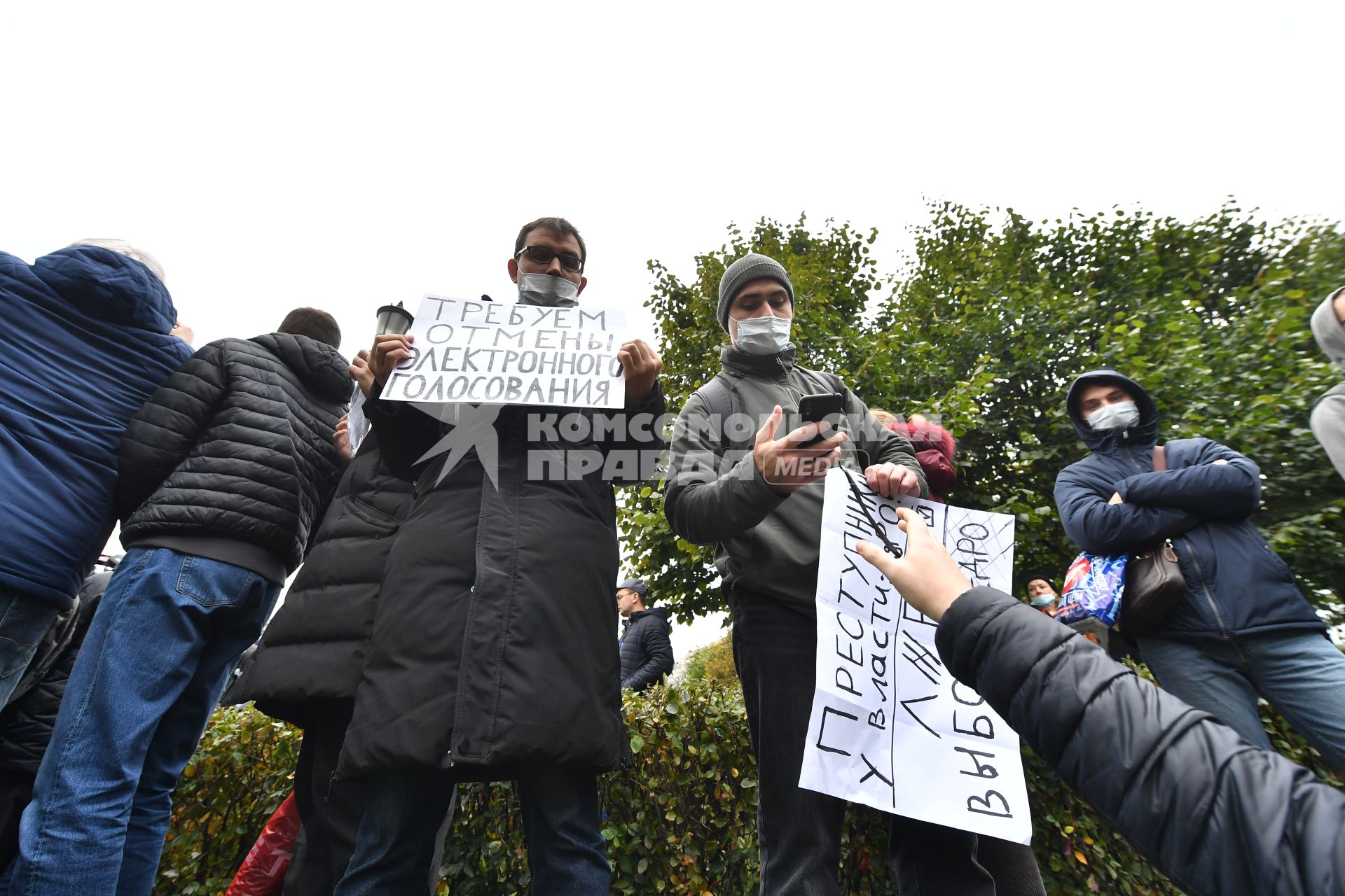 Москва. Несанкционированная акция КПРФ по итогам выборов в Госдуму на Пушкинской площади.