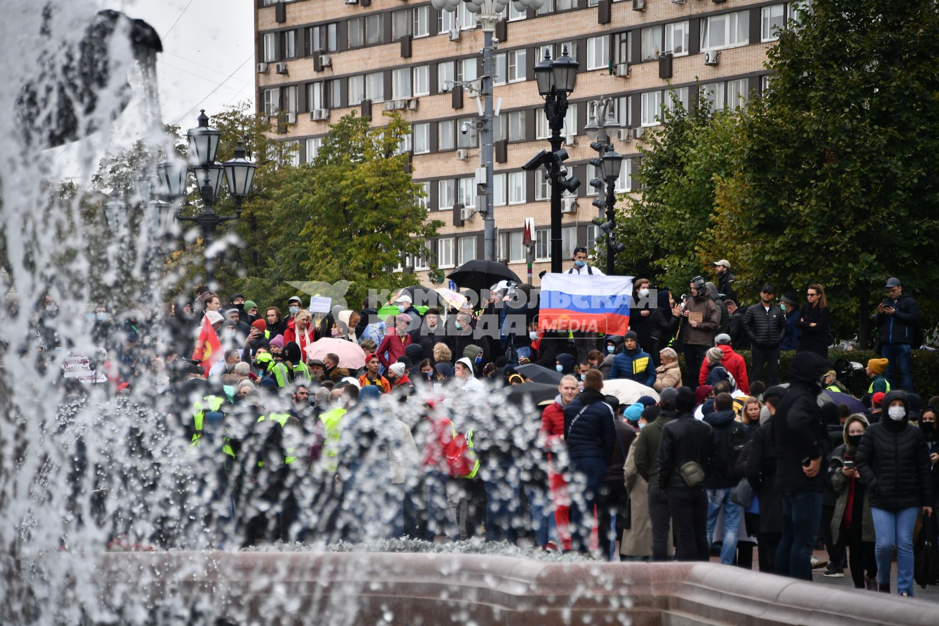 Москва. Несанкционированная акция КПРФ по итогам выборов в Госдуму на Пушкинской площади.