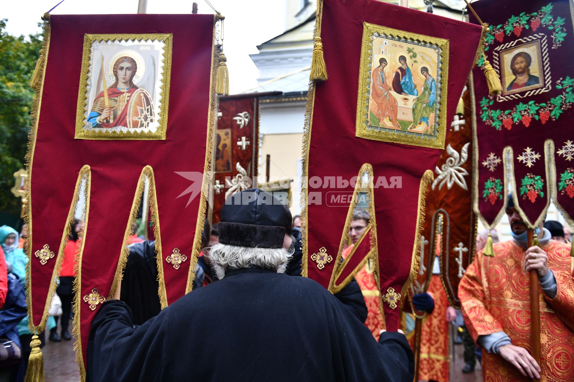 Московская область. Во время Елисаветинского крестного хода в селе Ильинское Московской области, посвященного 130-летию присоединения к православию Великой Княгини Елизаветы Фёдоровны.