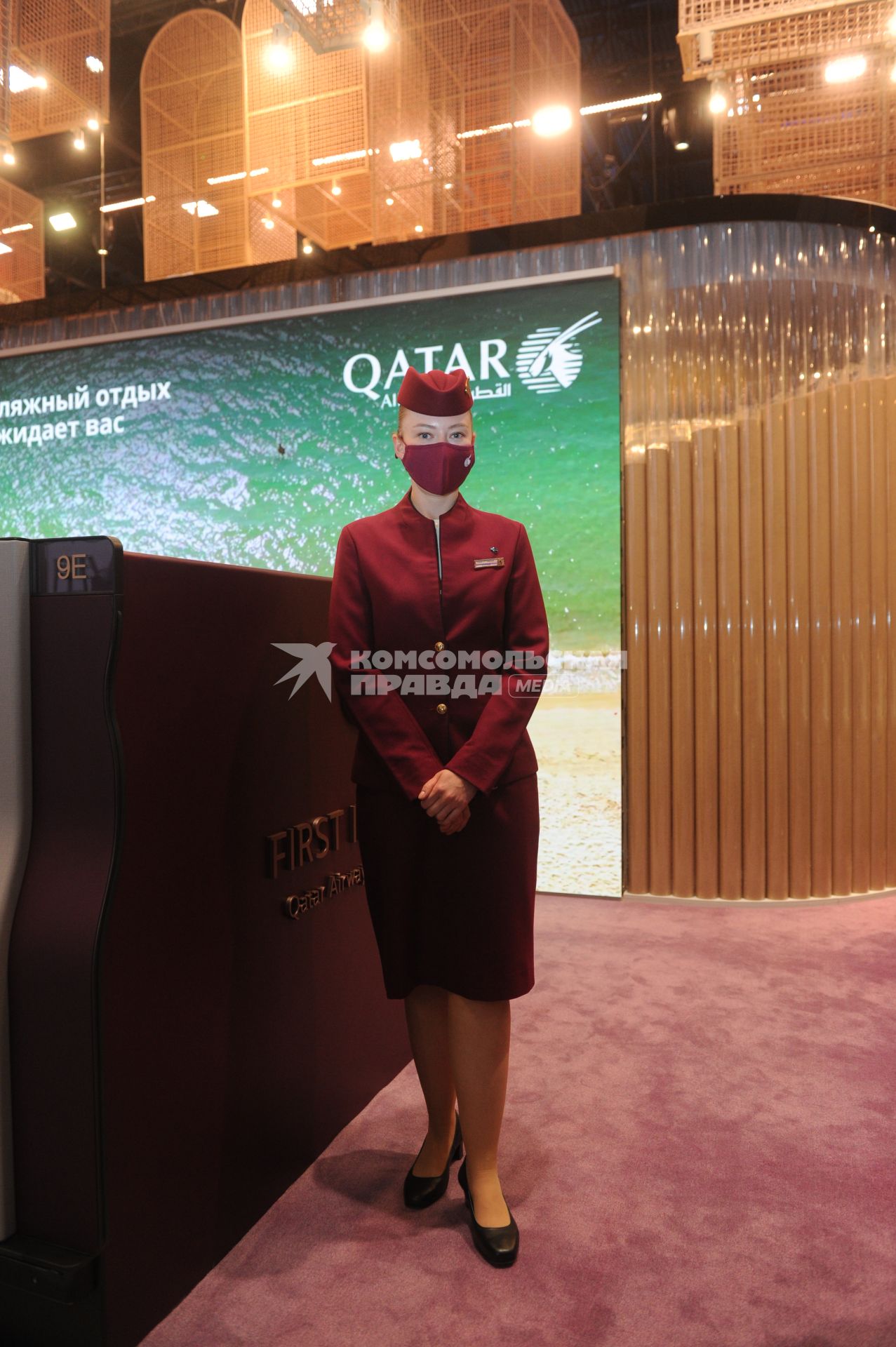 Санкт-Петербург. Стенд Qatar airways на Петербургском международном экономическом форуме - 2021 в конгрессно-выставочном центре `Экспофорум`.