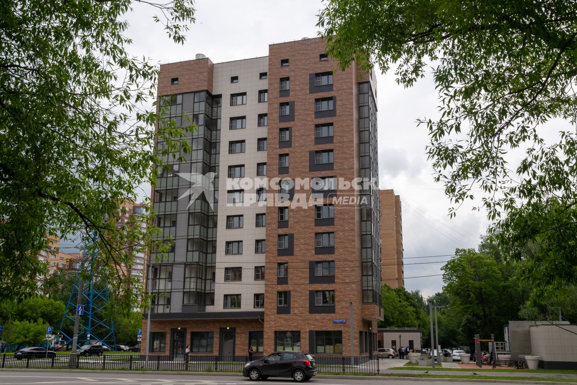 Москва. 10-этажный новый жилой дом по программе реновации в районе Черемушки.