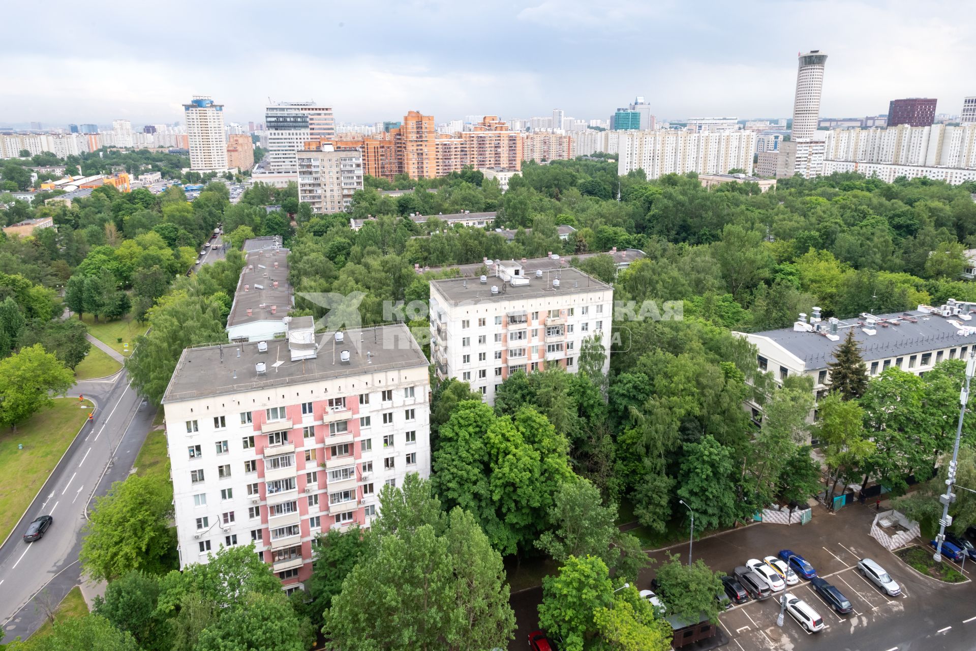 Москва. Вид на жилые дома в районе Черемушки.