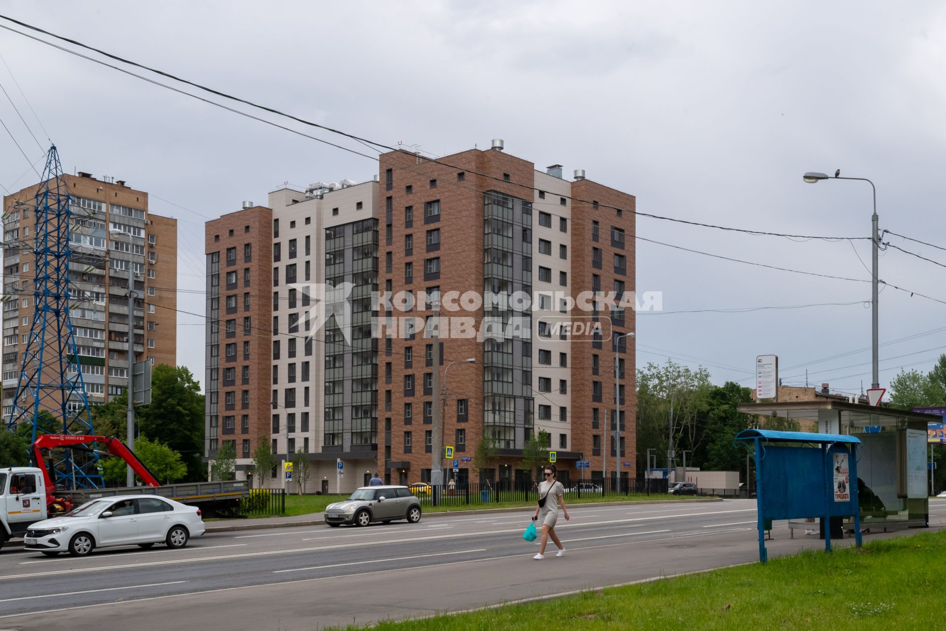 Москва. 10-этажный новый жилой дом по программе реновации в районе Черемушки.