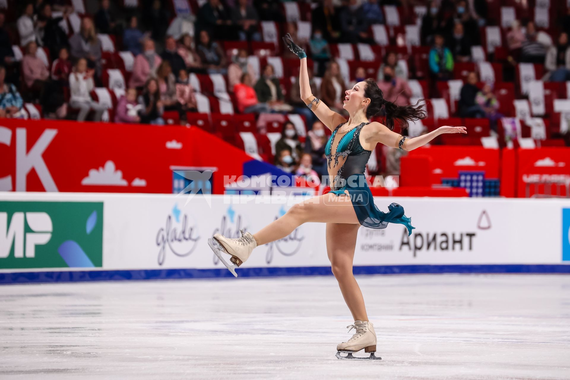 Челябинск. Спортсменка Елизавета Туктамышева во время произвольной программы женского одиночного катания на контрольных прокатах сборной России по фигурному катанию на ледовой арене `Трактор`.