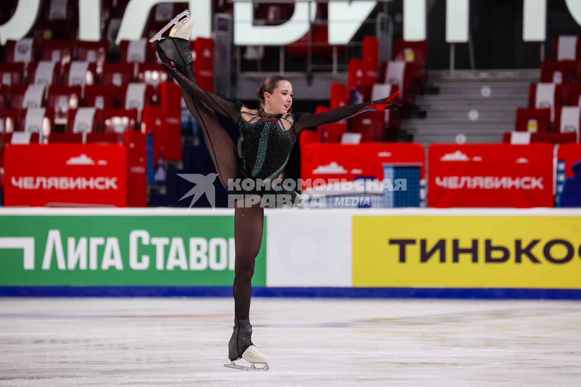 Челябинск. Спортсменка Камила Валиева во время произвольной программы женского одиночного катания на контрольных прокатах сборной России по фигурному катанию на ледовой арене `Трактор`.