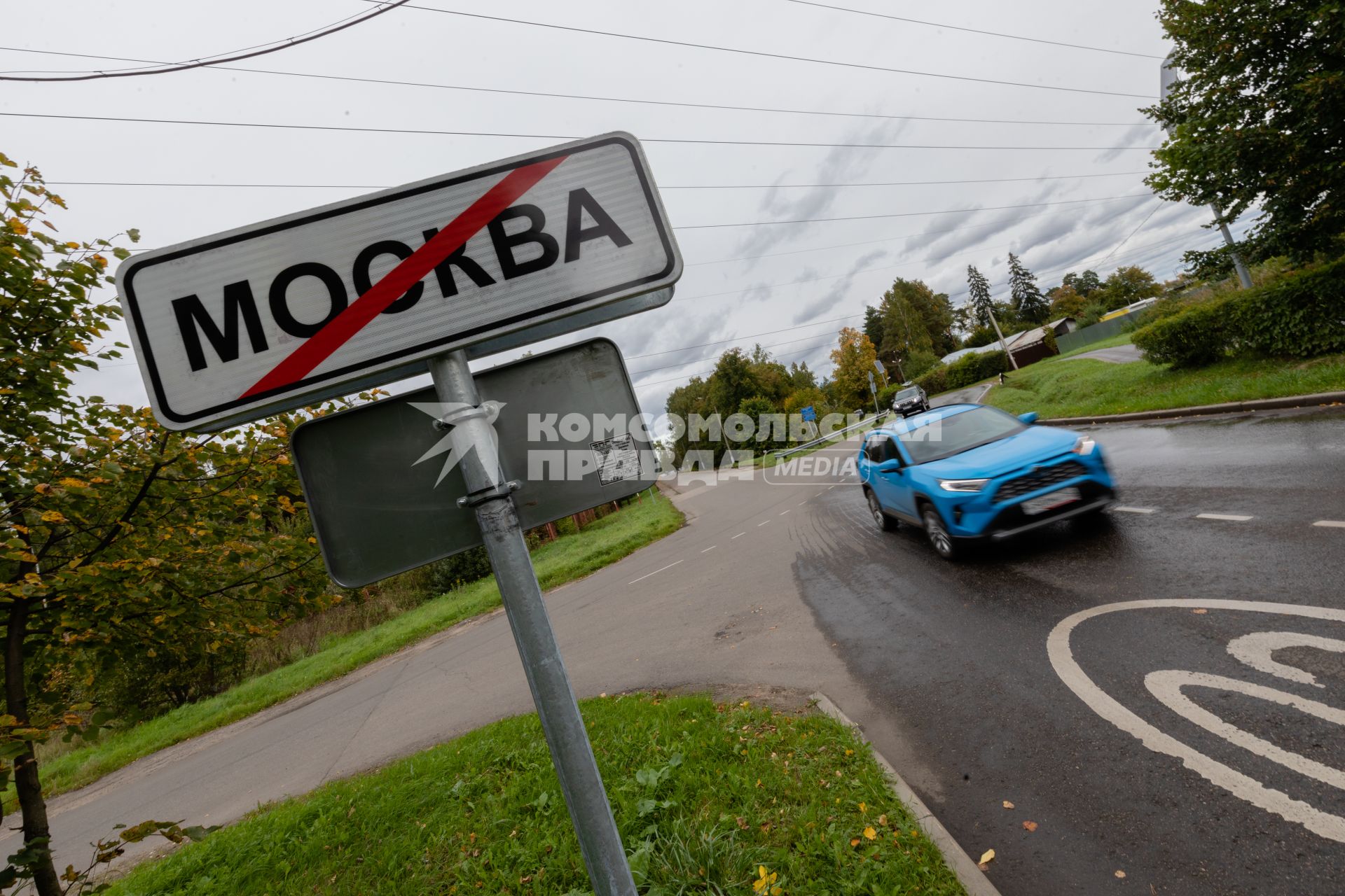 Москва. п.Акулово. Выезд из поселка.