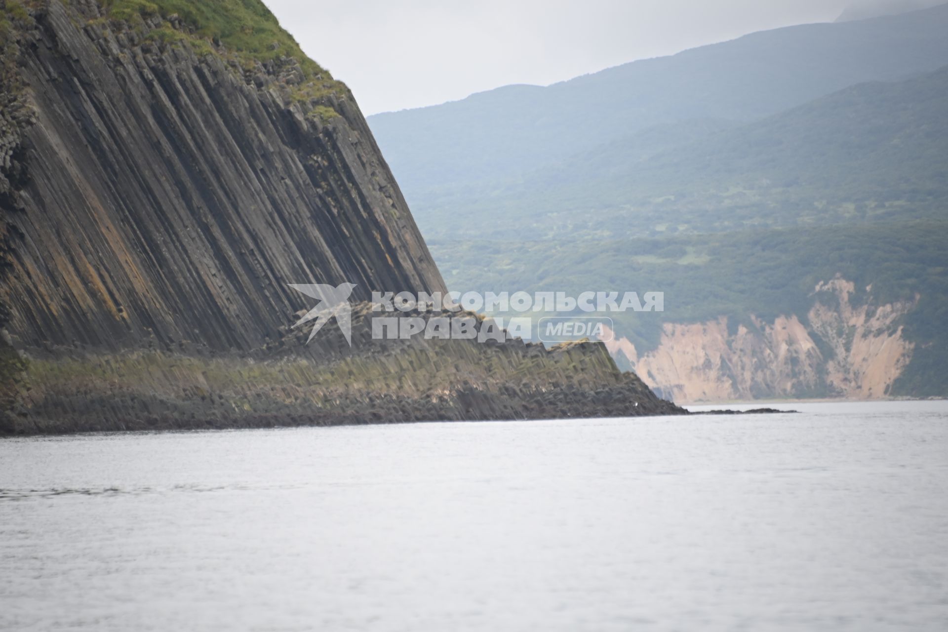 Сахалинская область, остров Уруп. Виды острова с моря.