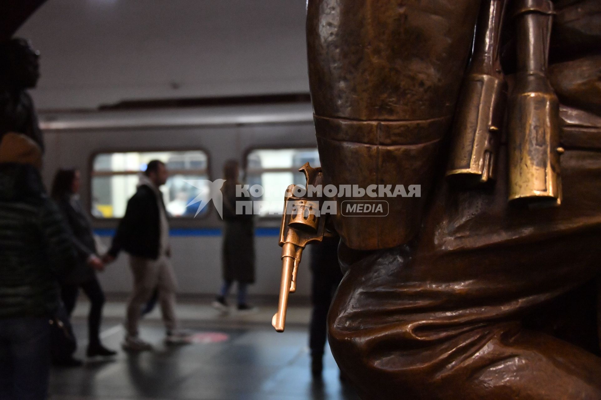 Москва.  Пассажиры  метрополитена  во время введения  режима нерабочих дней из-за ухудшения ситуации с коронавирусом.